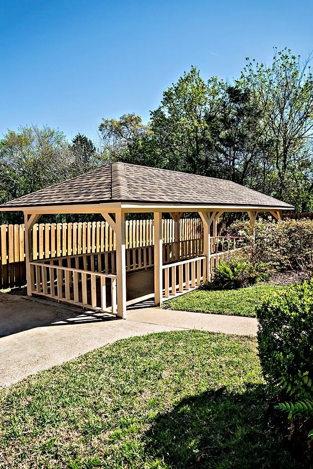 Single Family Residence For Sale in Henderson County , 1111 Lonnie Drive, Athens, Texas 75751, 3 Bedroom, 2 Bathroom, 2 Garage spaces, 2,757 Sqft, built in 2005, Price $413,550, mls#21212442, Real Estate Agent in Athens, Homes For Sale in Henderson county, Homes For Sale in Athens, Realtor in Athens Texas, Real Estate Brokerage Independent Realty Texas, Luminita Cordes Realtor