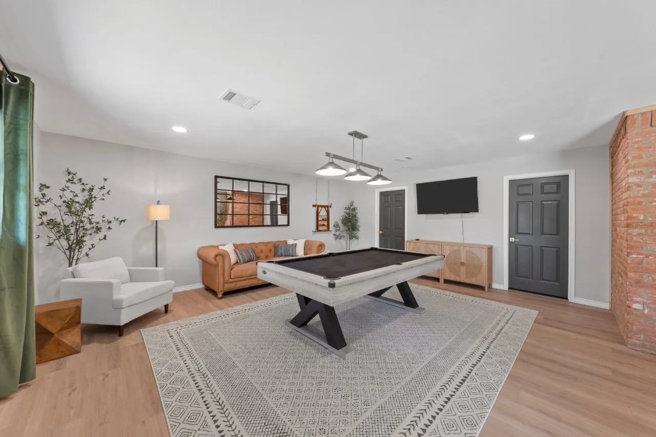 Single Family Residence For Sale in Mc Lennan County , 1190 Greenwood Lane, Waco, Texas 76705, 3 Bedroom, 2 Bathroom, Garage spaces, 2,364 Sqft, built in 1978, Preowned, mls#21212089, Real Estate Agent in Waco, Homes For Sale in Mc Lennan county, Homes For Sale in Waco, Realtor in Waco Texas, Real Estate Brokerage Independent Realty Texas, Luminita Cordes Realtor
