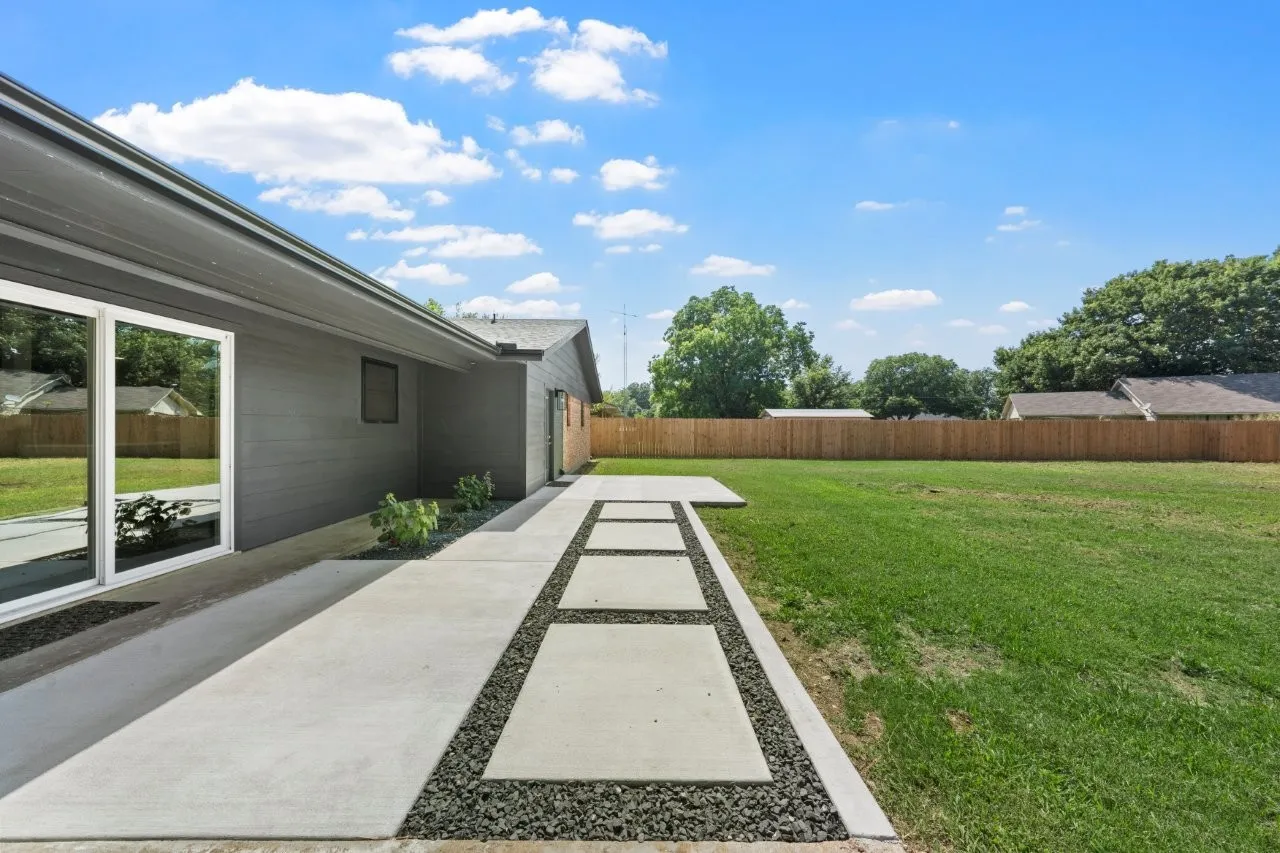 Single Family Residence For Sale in Mc Lennan County , 1190 Greenwood Lane, Waco, Texas 76705, 3 Bedroom, 2 Bathroom, Garage spaces, 2,364 Sqft, built in 1978, Preowned, mls#21212089, Real Estate Agent in Waco, Homes For Sale in Mc Lennan county, Homes For Sale in Waco, Realtor in Waco Texas, Real Estate Brokerage Independent Realty Texas, Luminita Cordes Realtor