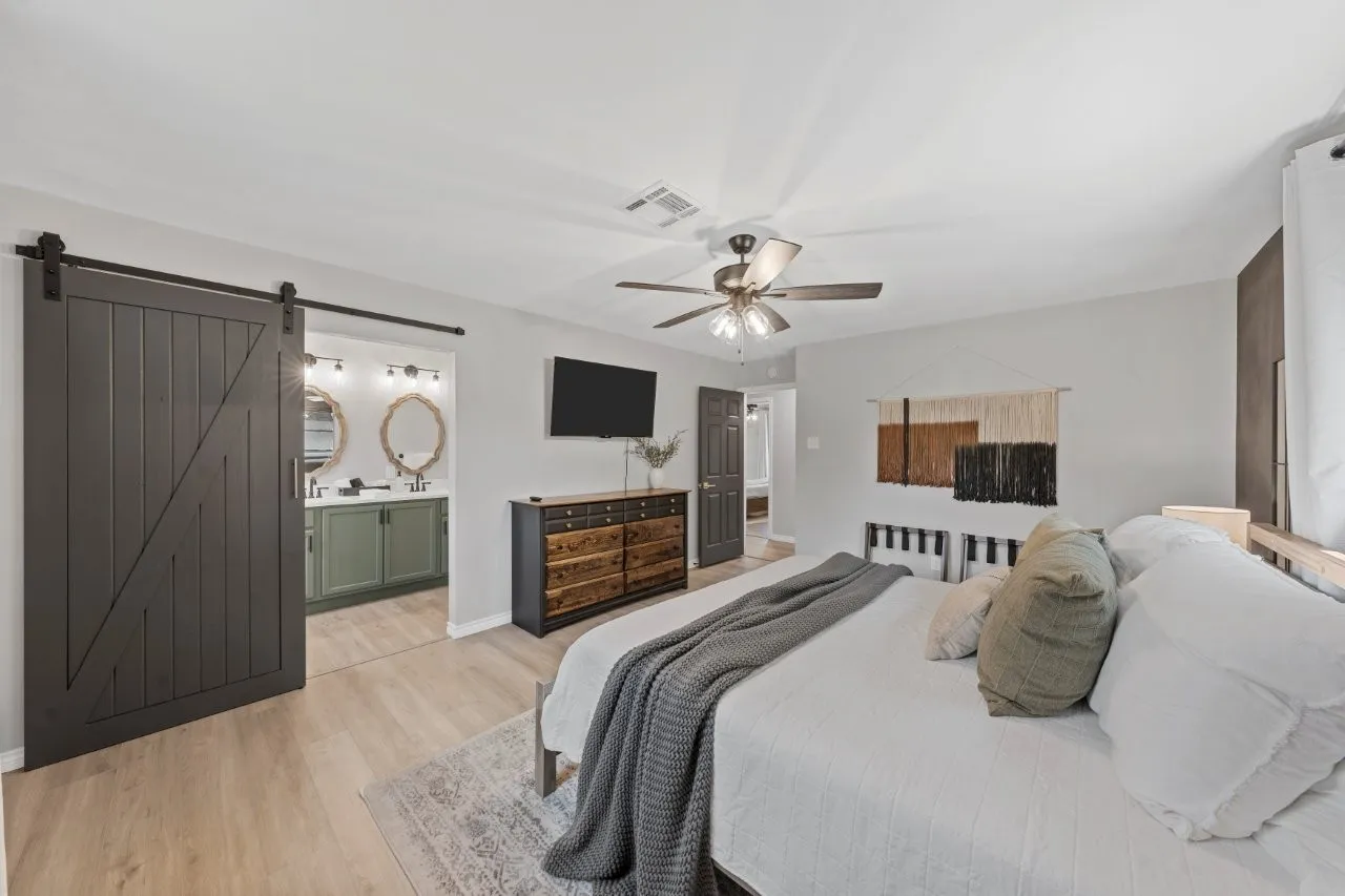 Single Family Residence For Sale in Mc Lennan County , 1190 Greenwood Lane, Waco, Texas 76705, 3 Bedroom, 2 Bathroom, Garage spaces, 2,364 Sqft, built in 1978, Preowned, mls#21212089, Real Estate Agent in Waco, Homes For Sale in Mc Lennan county, Homes For Sale in Waco, Realtor in Waco Texas, Real Estate Brokerage Independent Realty Texas, Luminita Cordes Realtor