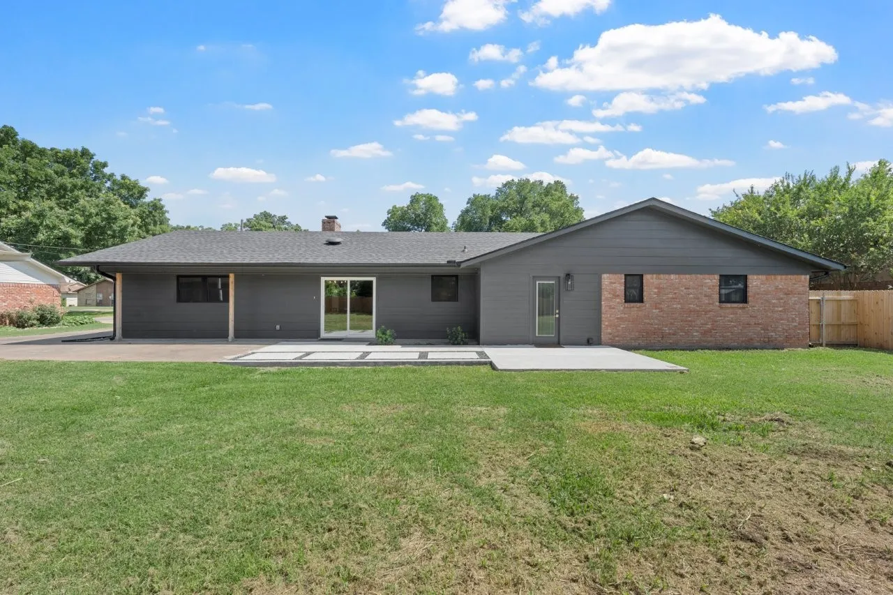 Single Family Residence For Sale in Mc Lennan County , 1190 Greenwood Lane, Waco, Texas 76705, 3 Bedroom, 2 Bathroom, Garage spaces, 2,364 Sqft, built in 1978, Preowned, mls#21212089, Real Estate Agent in Waco, Homes For Sale in Mc Lennan county, Homes For Sale in Waco, Realtor in Waco Texas, Real Estate Brokerage Independent Realty Texas, Luminita Cordes Realtor