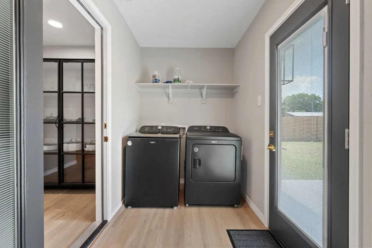 Single Family Residence For Sale in Mc Lennan County , 1190 Greenwood Lane, Waco, Texas 76705, 3 Bedroom, 2 Bathroom, Garage spaces, 2,364 Sqft, built in 1978, Preowned, mls#21212089, Real Estate Agent in Waco, Homes For Sale in Mc Lennan county, Homes For Sale in Waco, Realtor in Waco Texas, Real Estate Brokerage Independent Realty Texas, Luminita Cordes Realtor