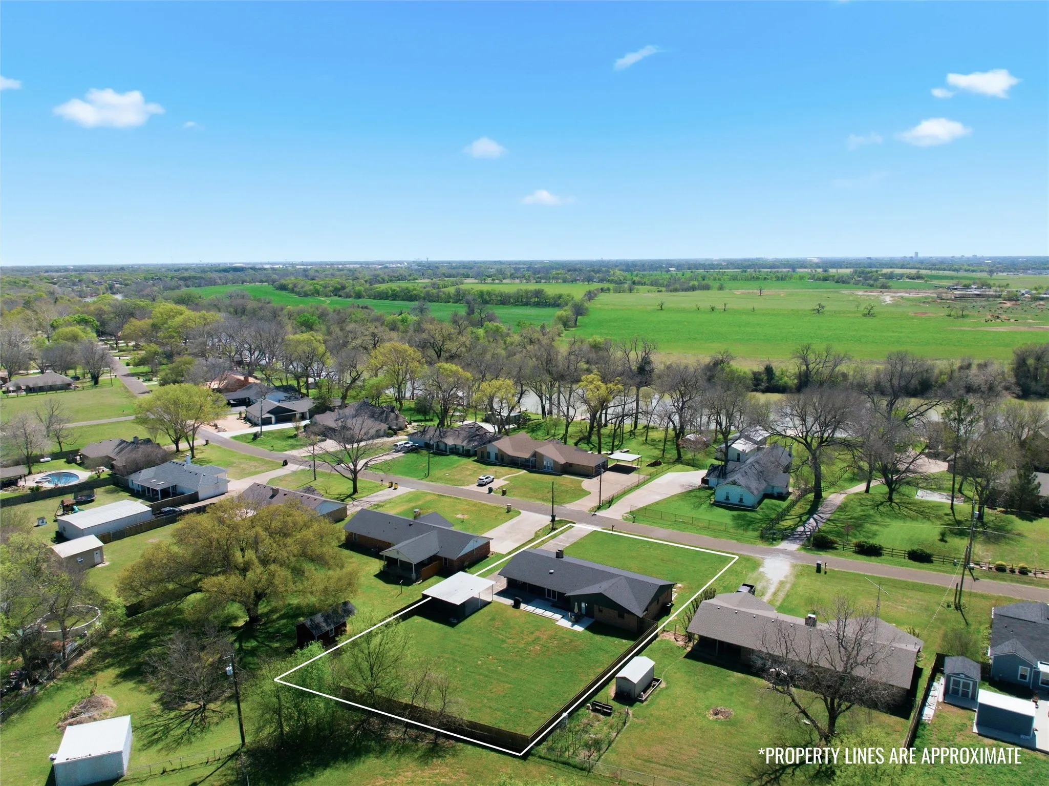 Single Family Residence For Sale in Mc Lennan County , 1190 Greenwood Lane, Waco, Texas 76705, 3 Bedroom, 2 Bathroom, Garage spaces, 2,364 Sqft, built in 1978, Preowned, mls#21212089, Real Estate Agent in Waco, Homes For Sale in Mc Lennan county, Homes For Sale in Waco, Realtor in Waco Texas, Real Estate Brokerage Independent Realty Texas, Luminita Cordes Realtor