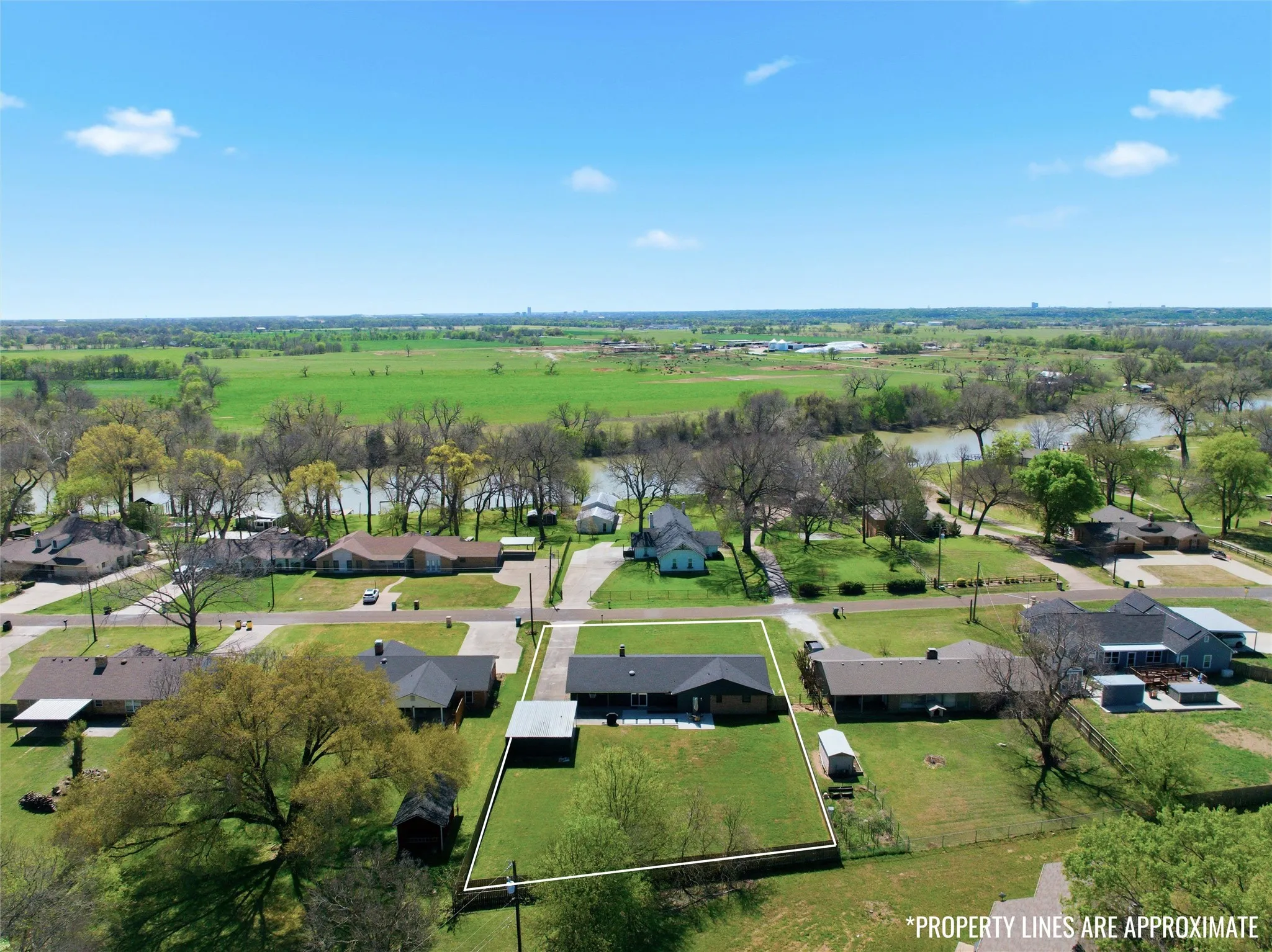 Single Family Residence For Sale in Mc Lennan County , 1190 Greenwood Lane, Waco, Texas 76705, 3 Bedroom, 2 Bathroom, Garage spaces, 2,364 Sqft, built in 1978, Preowned, mls#21212089, Real Estate Agent in Waco, Homes For Sale in Mc Lennan county, Homes For Sale in Waco, Realtor in Waco Texas, Real Estate Brokerage Independent Realty Texas, Luminita Cordes Realtor