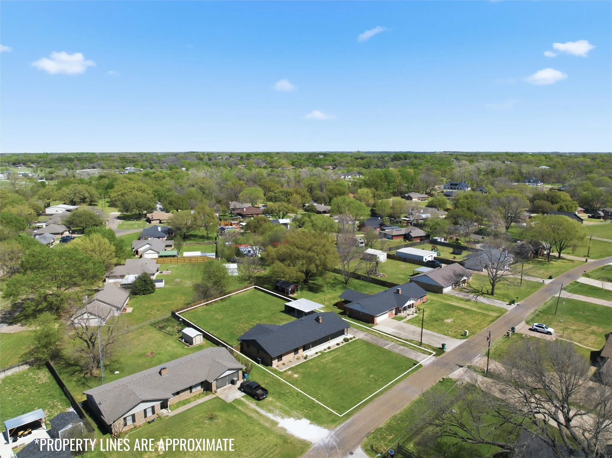 Single Family Residence For Sale in Mc Lennan County , 1190 Greenwood Lane, Waco, Texas 76705, 3 Bedroom, 2 Bathroom, Garage spaces, 2,364 Sqft, built in 1978, Preowned, mls#21212089, Real Estate Agent in Waco, Homes For Sale in Mc Lennan county, Homes For Sale in Waco, Realtor in Waco Texas, Real Estate Brokerage Independent Realty Texas, Luminita Cordes Realtor