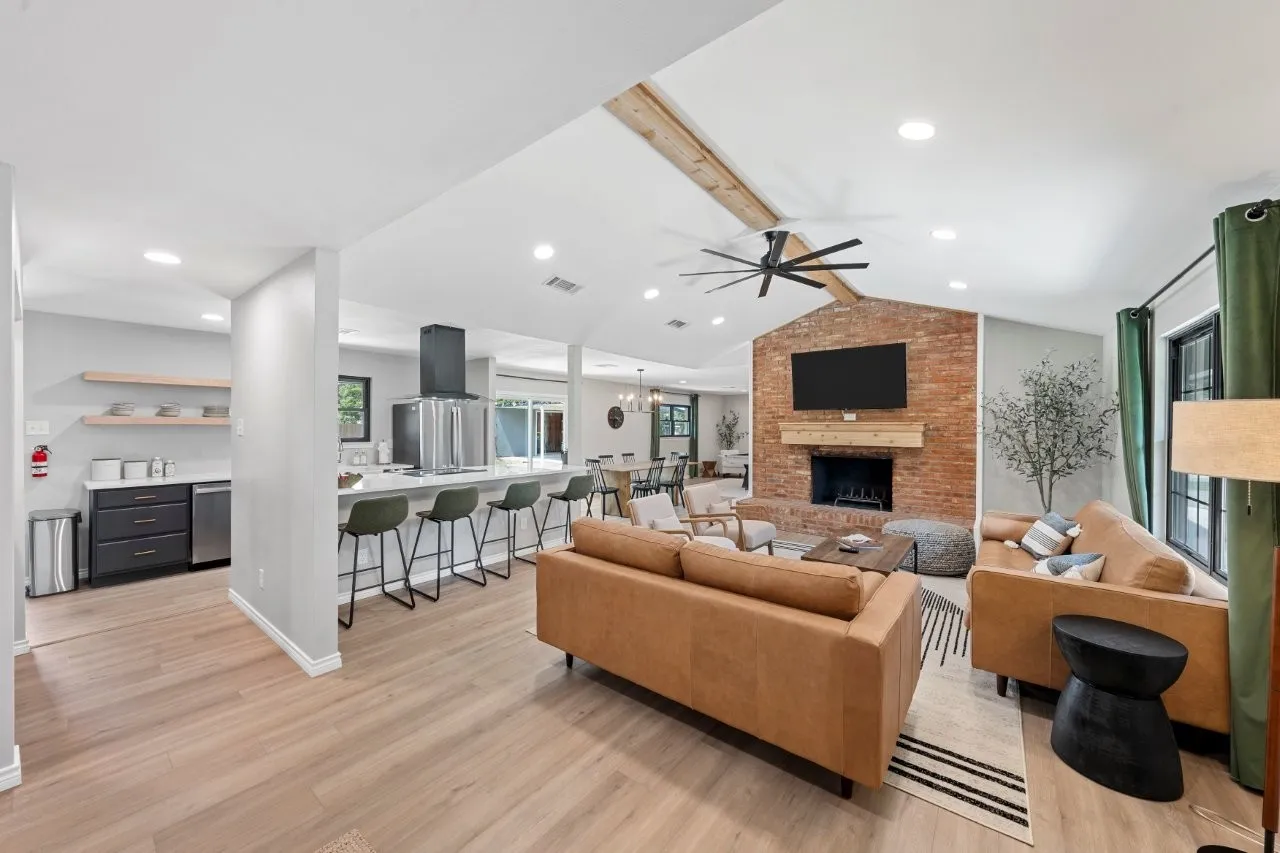 Single Family Residence For Sale in Mc Lennan County , 1190 Greenwood Lane, Waco, Texas 76705, 3 Bedroom, 2 Bathroom, Garage spaces, 2,364 Sqft, built in 1978, Preowned, mls#21212089, Real Estate Agent in Waco, Homes For Sale in Mc Lennan county, Homes For Sale in Waco, Realtor in Waco Texas, Real Estate Brokerage Independent Realty Texas, Luminita Cordes Realtor