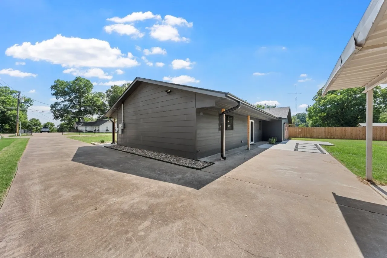 Single Family Residence For Sale in Mc Lennan County , 1190 Greenwood Lane, Waco, Texas 76705, 3 Bedroom, 2 Bathroom, Garage spaces, 2,364 Sqft, built in 1978, Preowned, mls#21212089, Real Estate Agent in Waco, Homes For Sale in Mc Lennan county, Homes For Sale in Waco, Realtor in Waco Texas, Real Estate Brokerage Independent Realty Texas, Luminita Cordes Realtor