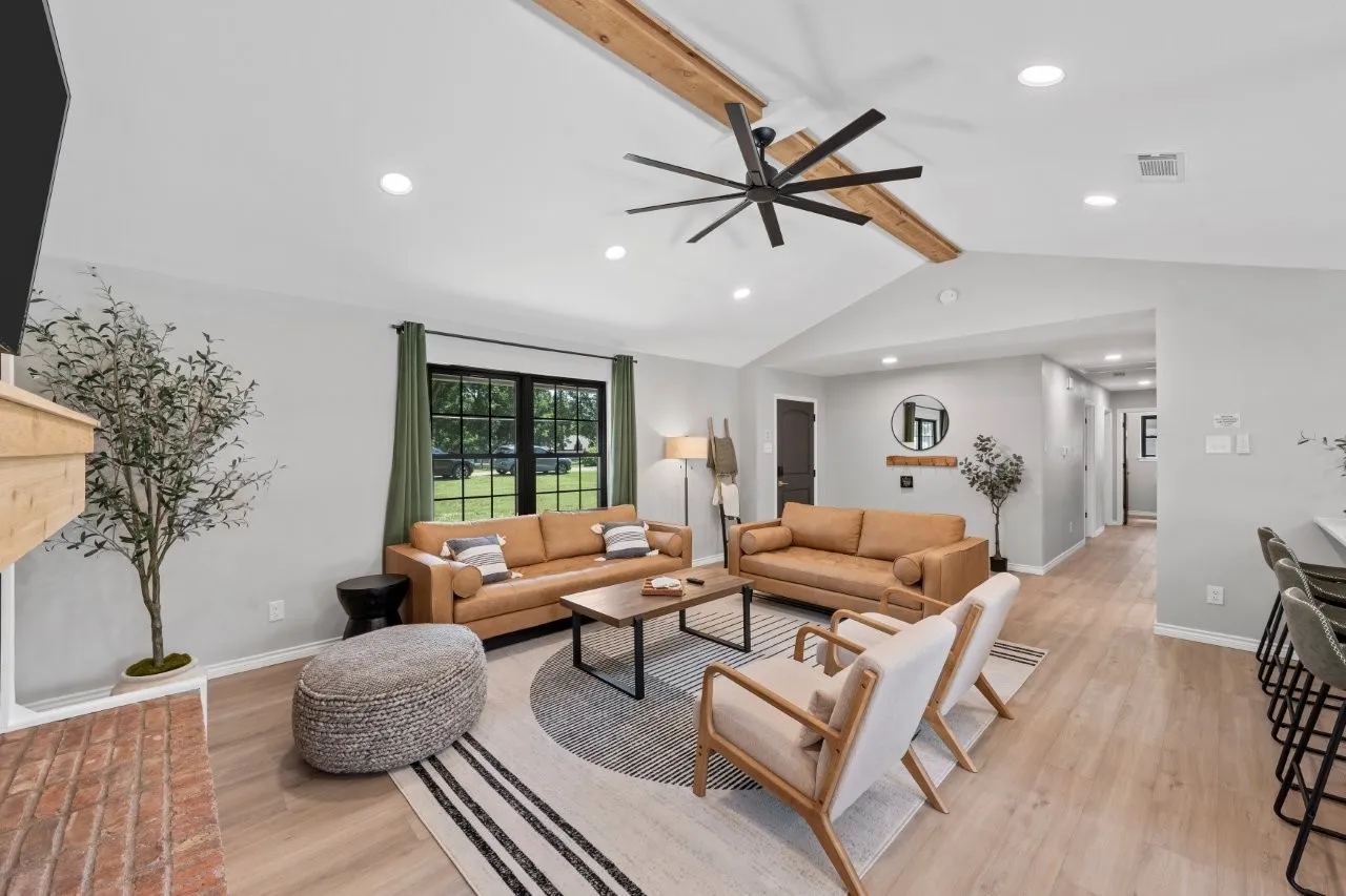 Single Family Residence For Sale in Mc Lennan County , 1190 Greenwood Lane, Waco, Texas 76705, 3 Bedroom, 2 Bathroom, Garage spaces, 2,364 Sqft, built in 1978, Preowned, mls#21212089, Real Estate Agent in Waco, Homes For Sale in Mc Lennan county, Homes For Sale in Waco, Realtor in Waco Texas, Real Estate Brokerage Independent Realty Texas, Luminita Cordes Realtor