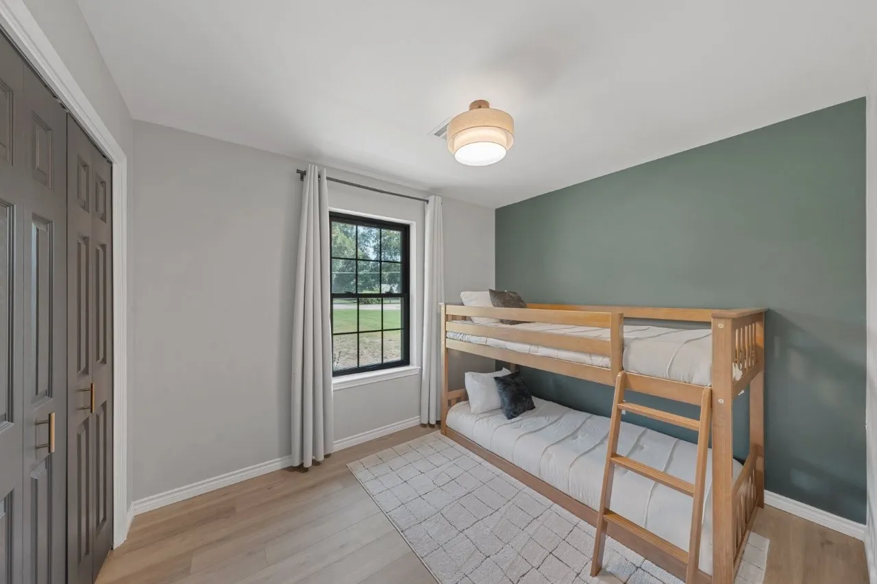 Single Family Residence For Sale in Mc Lennan County , 1190 Greenwood Lane, Waco, Texas 76705, 3 Bedroom, 2 Bathroom, Garage spaces, 2,364 Sqft, built in 1978, Preowned, mls#21212089, Real Estate Agent in Waco, Homes For Sale in Mc Lennan county, Homes For Sale in Waco, Realtor in Waco Texas, Real Estate Brokerage Independent Realty Texas, Luminita Cordes Realtor