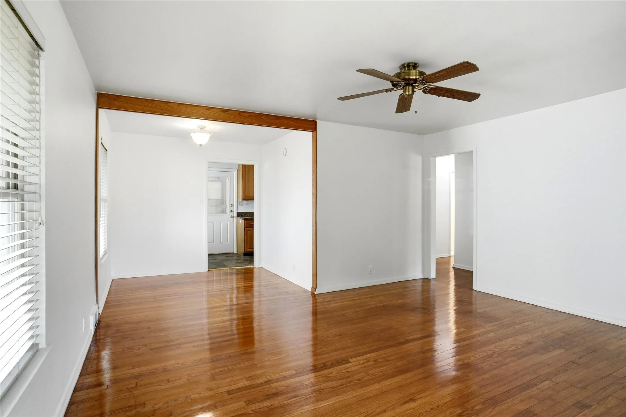 Single Family Residence For Rent in Denton County , 900 Emery Street, Denton, Texas 76201, 4 Bedroom, 2 Bathroom, Garage spaces, 1,250 Sqft, built in 1956, Preowned, mls#21212527, Real Estate Agent in Denton, Homes For Rent in Denton county, Homes For Rent in Denton, Realtor in Denton Texas, Real Estate Brokerage Independent Realty Texas, Luminita Cordes Realtor