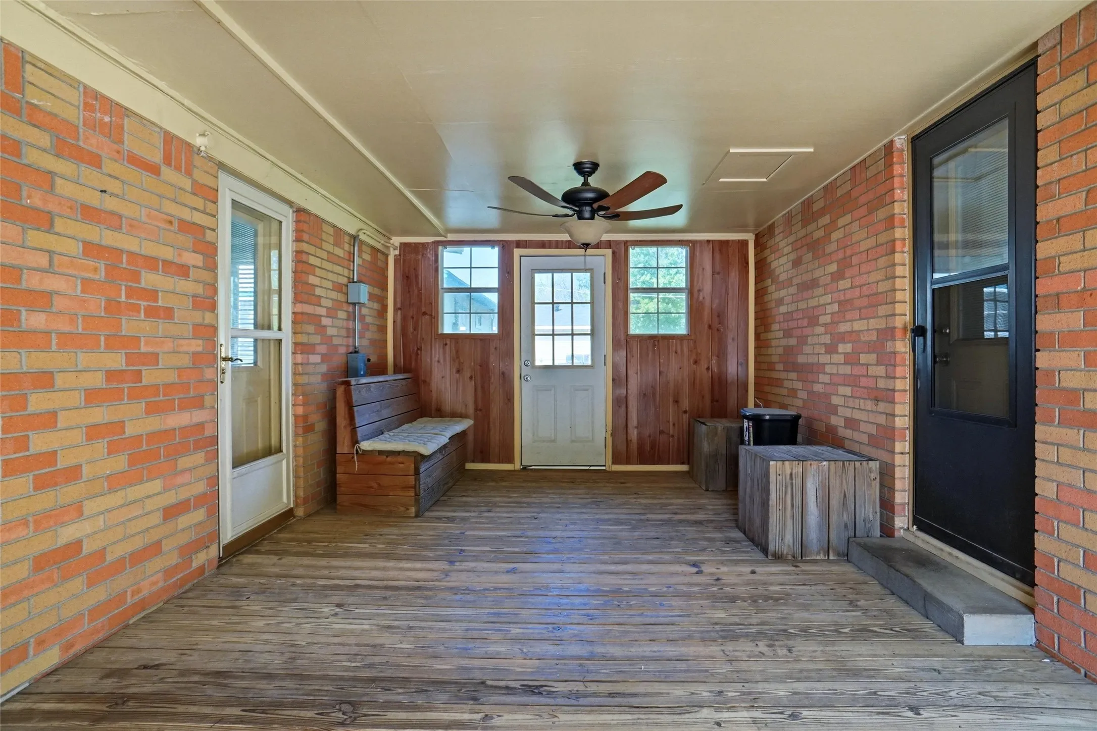 Single Family Residence For Rent in Denton County , 900 Emery Street, Denton, Texas 76201, 4 Bedroom, 2 Bathroom, Garage spaces, 1,250 Sqft, built in 1956, Preowned, mls#21212527, Real Estate Agent in Denton, Homes For Rent in Denton county, Homes For Rent in Denton, Realtor in Denton Texas, Real Estate Brokerage Independent Realty Texas, Luminita Cordes Realtor