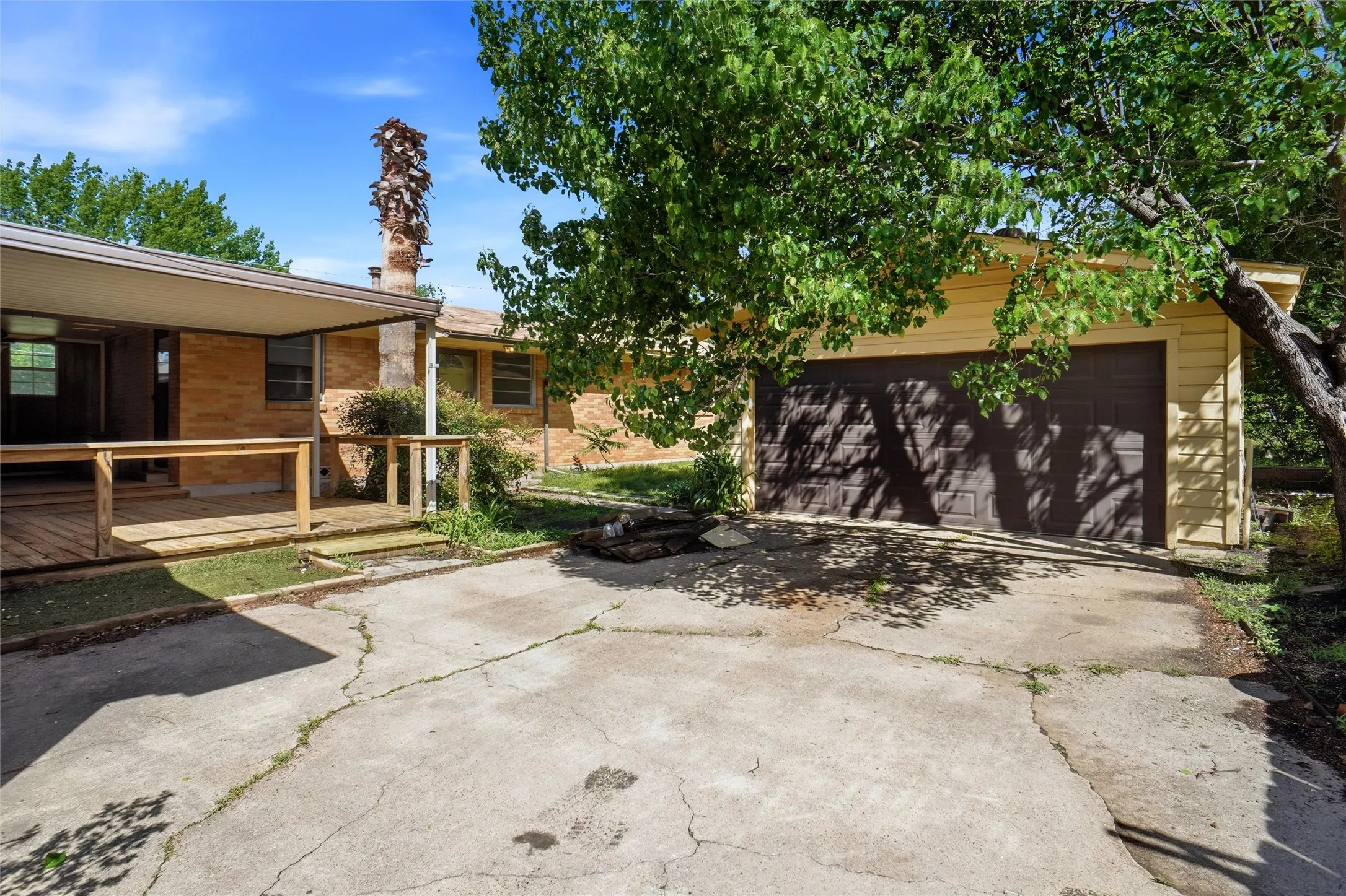 Single Family Residence For Rent in Denton County , 900 Emery Street, Denton, Texas 76201, 4 Bedroom, 2 Bathroom, Garage spaces, 1,250 Sqft, built in 1956, Preowned, mls#21212527, Real Estate Agent in Denton, Homes For Rent in Denton county, Homes For Rent in Denton, Realtor in Denton Texas, Real Estate Brokerage Independent Realty Texas, Luminita Cordes Realtor