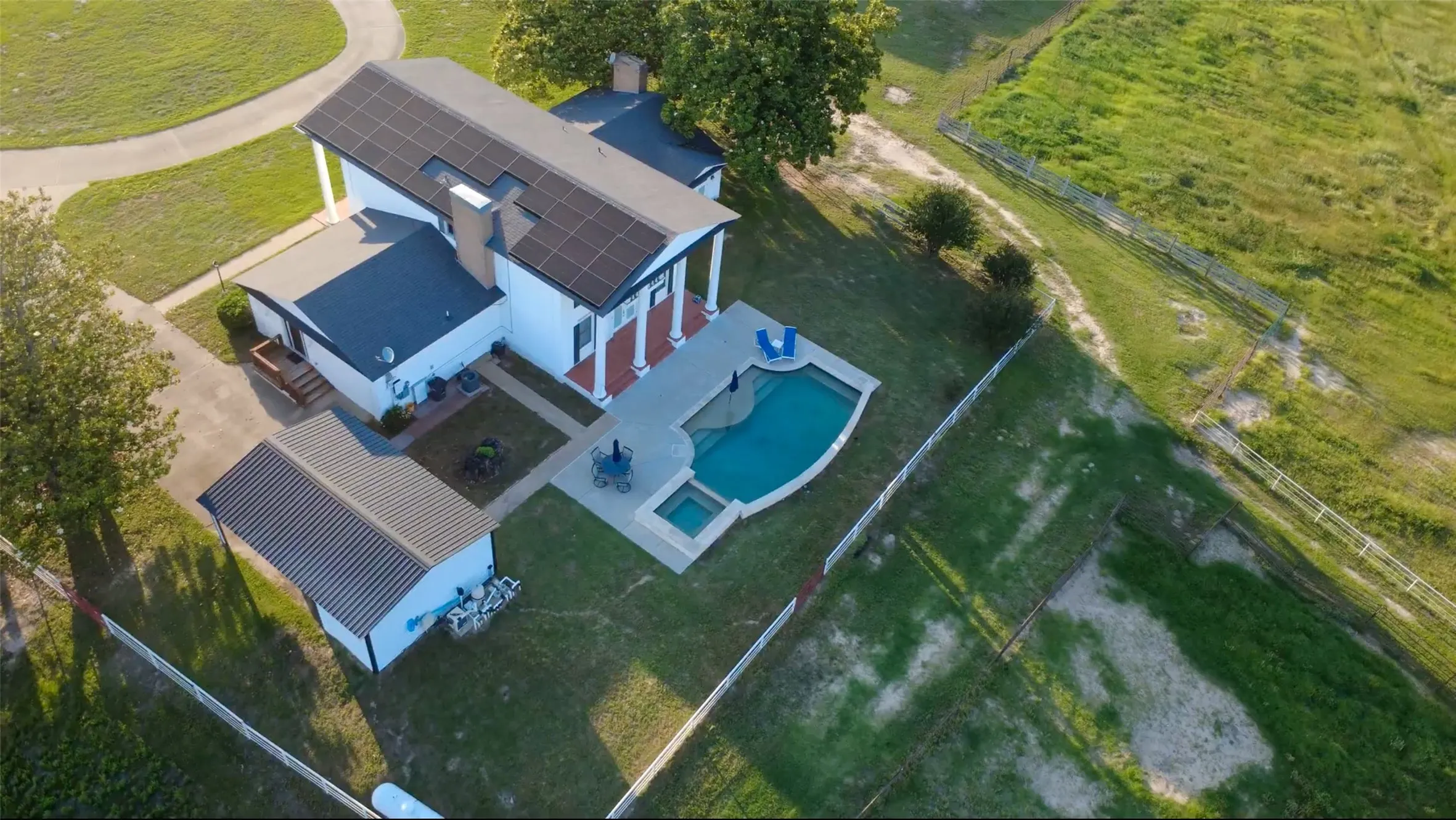 Farm For Sale in Hopkins County , 7359 Texas Highway 154 S, Sulphur Springs, Texas 75482, 4 Bedroom, 3 Bathroom, Garage spaces, 3,895 Sqft, built in 1977, Preowned, mls#21125664, Real Estate Agent in Sulphur Springs, Homes For Sale in Hopkins county, Homes For Sale in Sulphur Springs, Realtor in Sulphur Springs Texas, Real Estate Brokerage Independent Realty Texas, Luminita Cordes Realtor