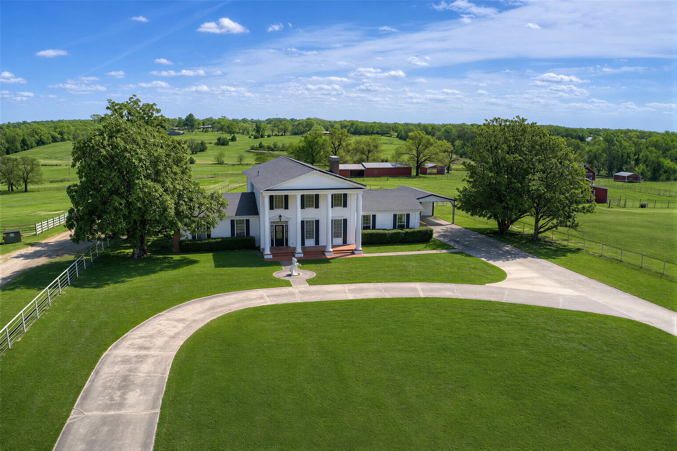 Farm For Sale in Hopkins County , 7359 Texas Highway 154 S, Sulphur Springs, Texas 75482, 4 Bedroom, 3 Bathroom, Garage spaces, 3,895 Sqft, built in 1977, Preowned, mls#21125664, Real Estate Agent in Sulphur Springs, Homes For Sale in Hopkins county, Homes For Sale in Sulphur Springs, Realtor in Sulphur Springs Texas, Real Estate Brokerage Independent Realty Texas, Luminita Cordes Realtor