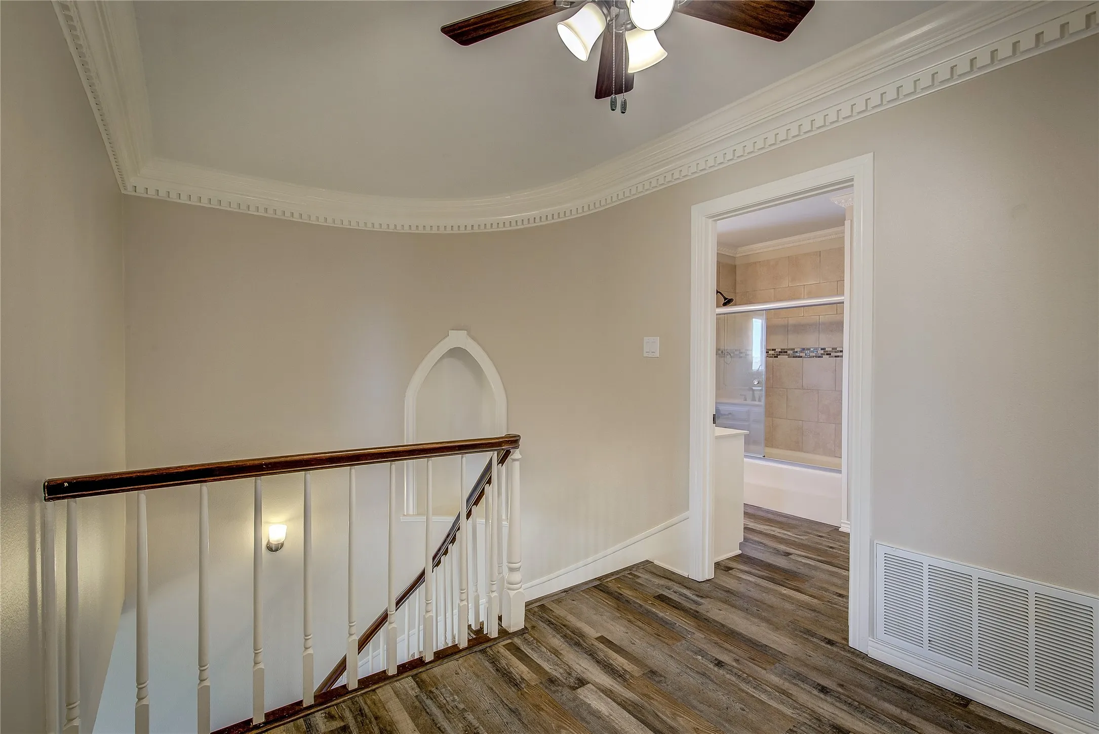 Upstairs hallway landing, with hall bath visible.  Note the curved wall and dentil molding