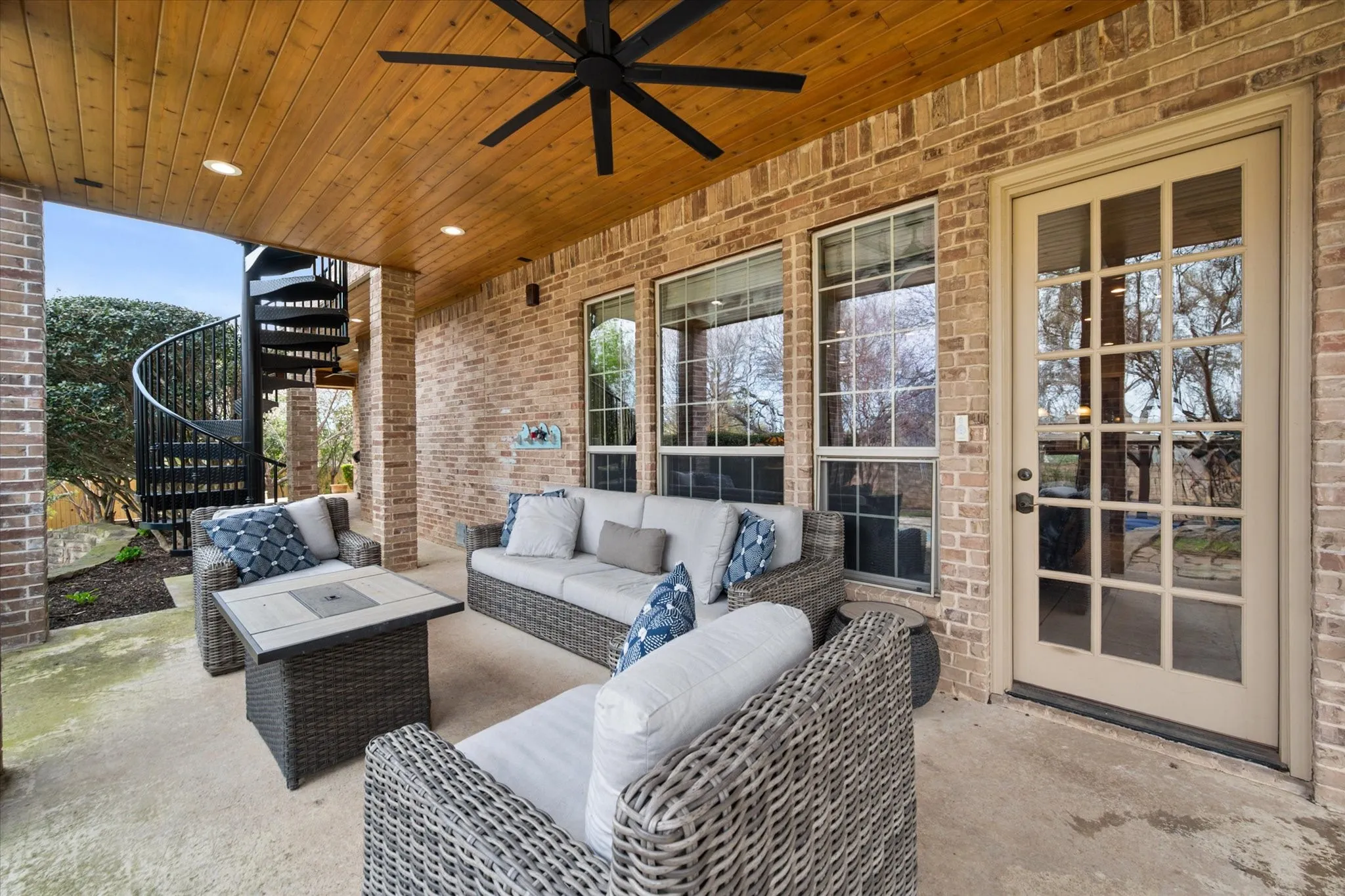 View of patio / terrace with outdoor lounge area and ceiling fan