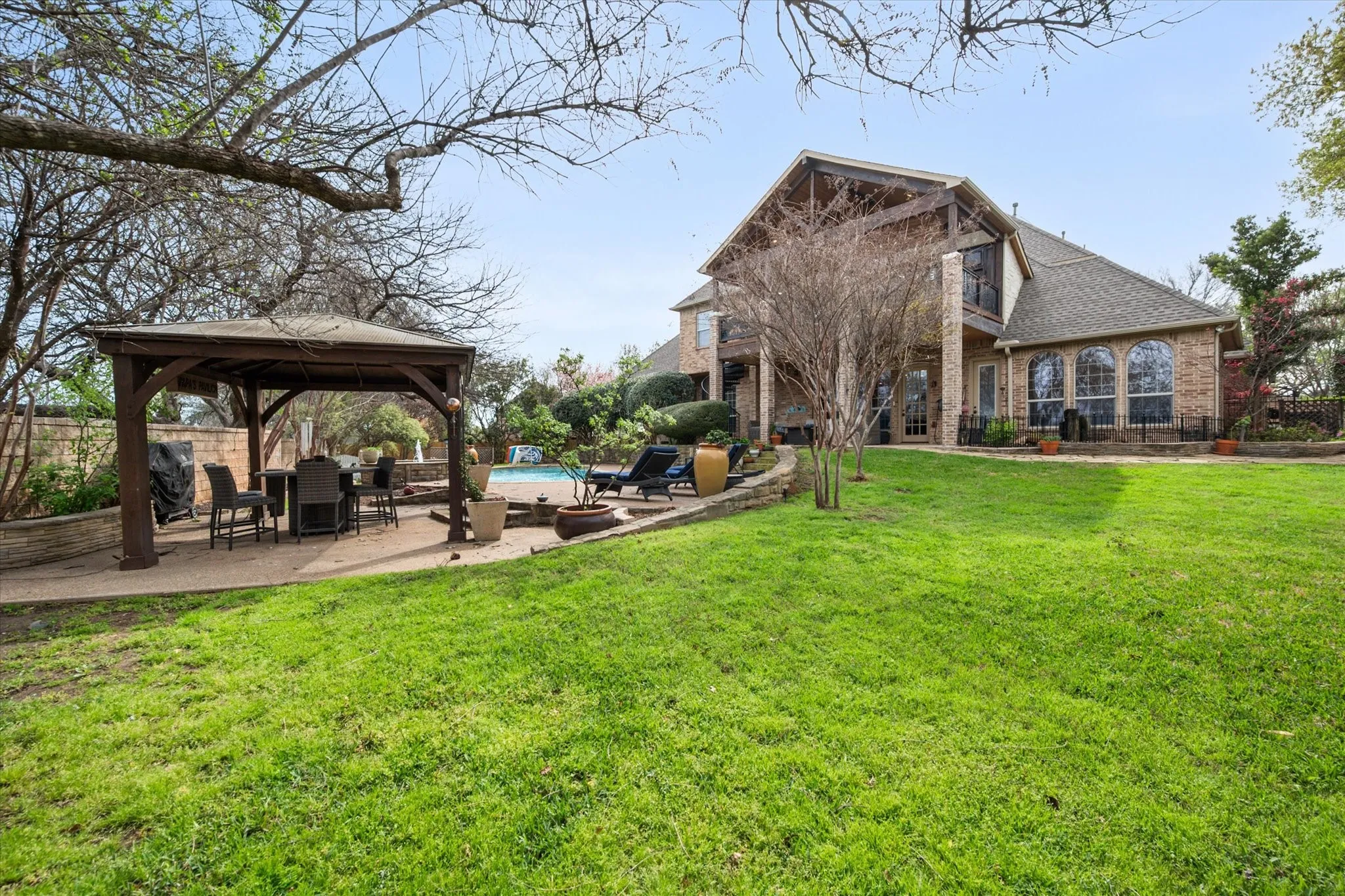 Single Family Residence For Sale in Tarrant County , 2703 Katherine Court, Dalworthington Gardens, Texas 76016, 4 Bedroom, 5 Bathroom, 3 Garage spaces, 5,379 Sqft, built in 2000, Preowned, mls#21209755, Real Estate Agent in Dalworthington Gardens, Homes For Sale in Tarrant county, Homes For Sale in Dalworthington Gardens, Realtor in Dalworthington Gardens Texas, Real Estate Brokerage Independent Realty Texas, Luminita Cordes Realtor