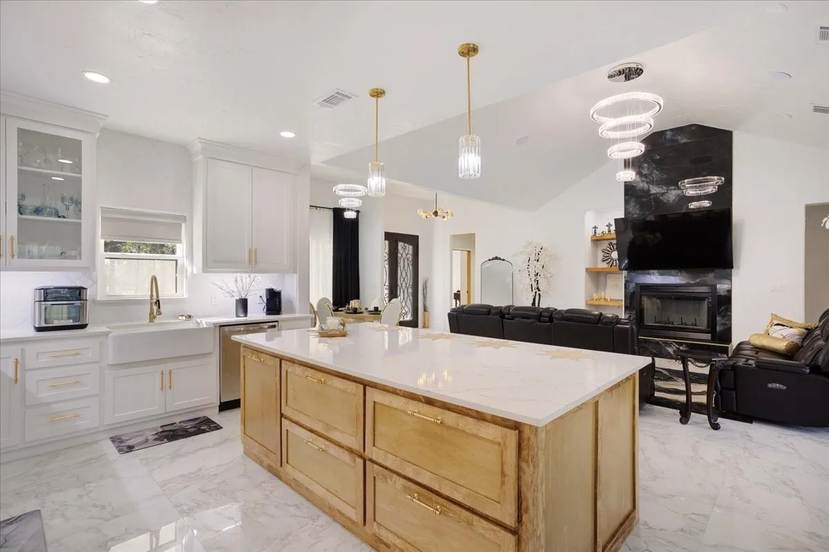 Single Family Residence For Sale in Titus County , 471 CR 2850, Pittsburg, Texas 75686, 4 Bedroom, 3 Bathroom, 2 Garage spaces, 2,633 Sqft, built in 2024, Preowned, mls#21212313, Real Estate Agent in Pittsburg, Homes For Sale in Titus county, Homes For Sale in Pittsburg, Realtor in Pittsburg Texas, Real Estate Brokerage Independent Realty Texas, Luminita Cordes Realtor
