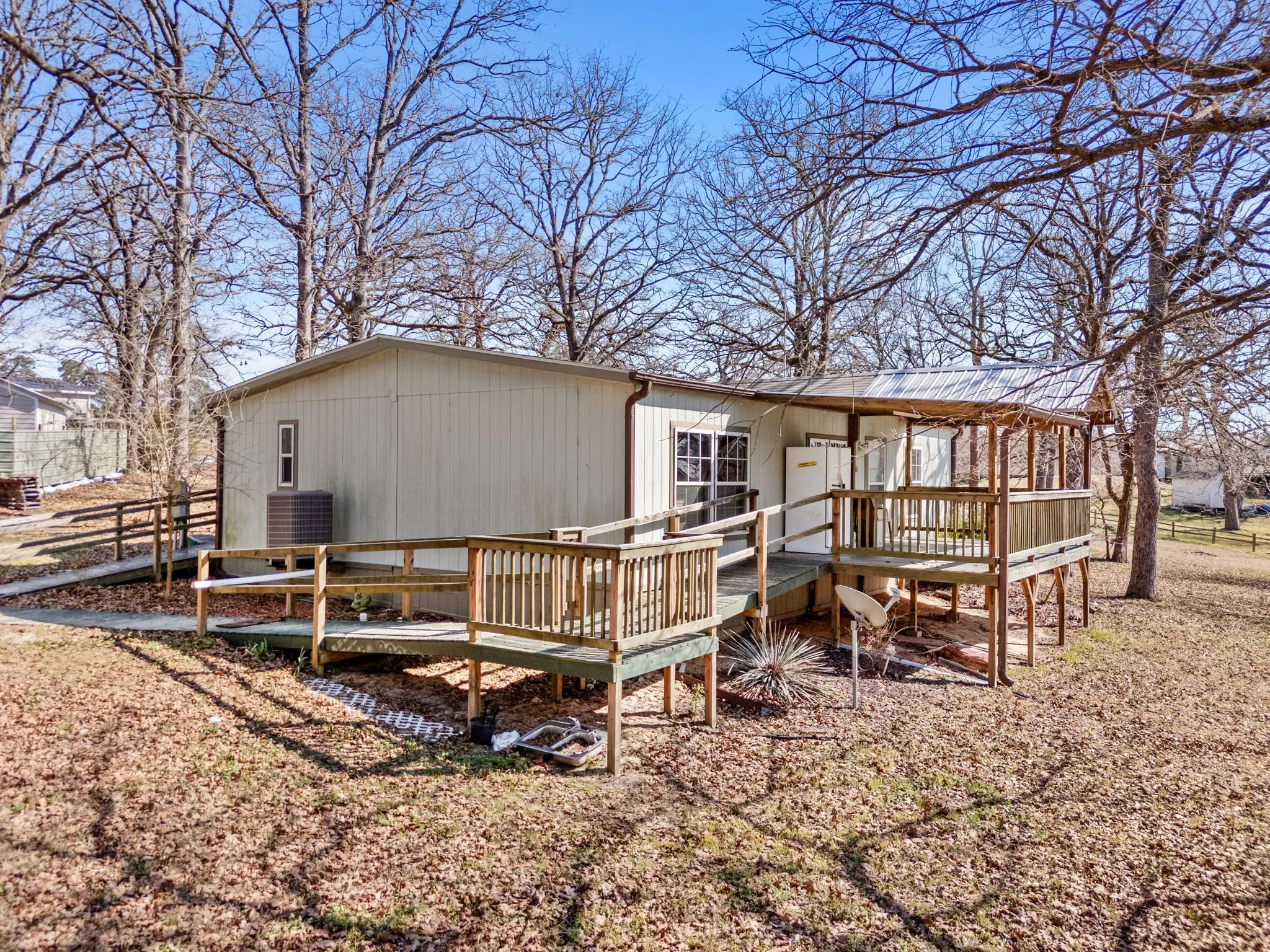 Single Family Residence For Sale in Smith County , 23425 FM 1995, Lindale, Texas 75771, 3 Bedrooms, 2 Bathrooms, Garage spaces, 1,320 Sqft, built in 2017, Price $314,000, mls#21212605, Real Estate Agent in Lindale, Homes For Sale in Smith county, Homes For Sale in Lindale, Realtor in Lindale Texas, Real Estate Brokerage Independent Realty Texas, Luminita Cordes Realtor