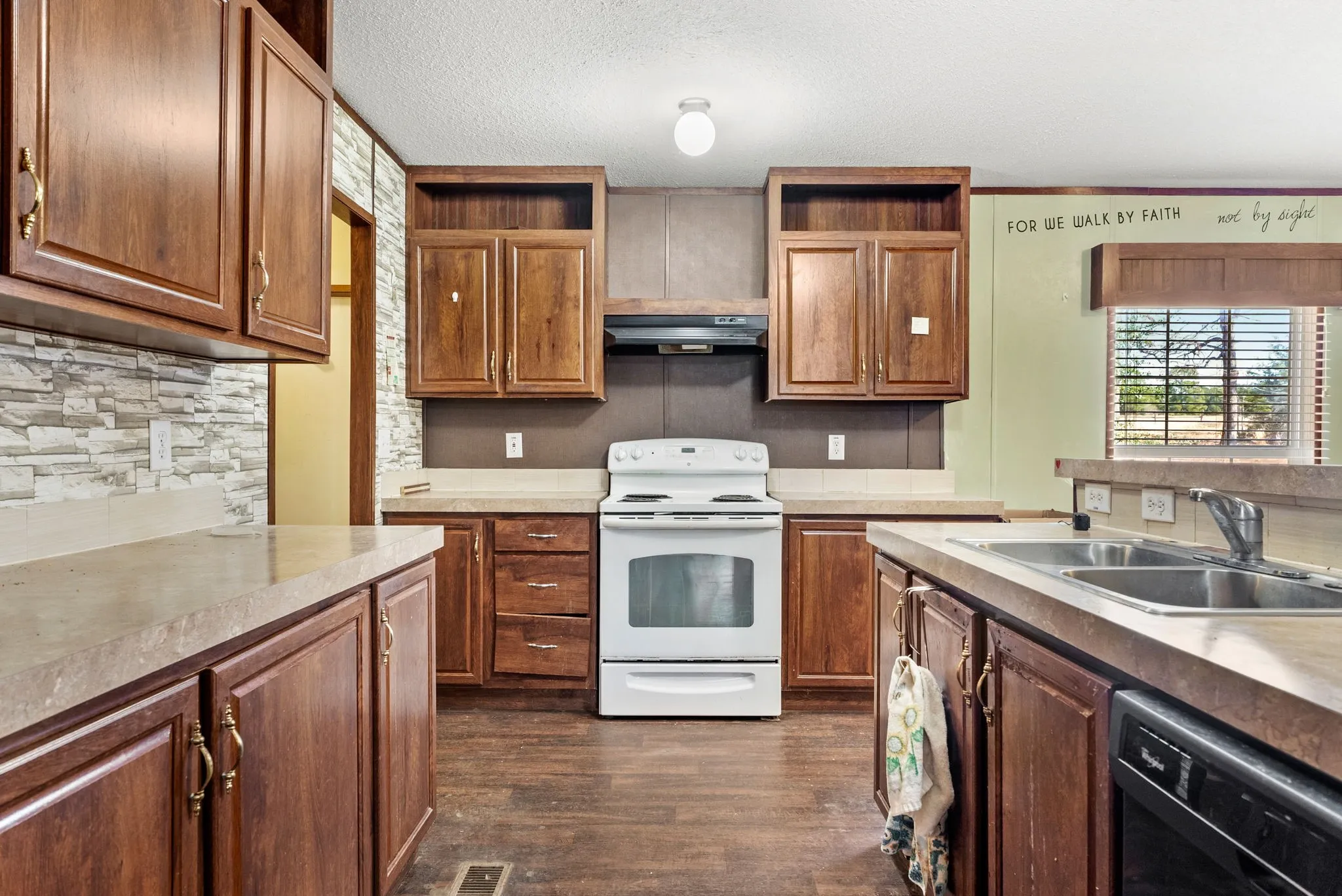 Single Family Residence For Sale in Smith County , 23425 FM 1995, Lindale, Texas 75771, 3 Bedrooms, 2 Bathrooms, Garage spaces, 1,320 Sqft, built in 2017, Price $314,000, mls#21212605, Real Estate Agent in Lindale, Homes For Sale in Smith county, Homes For Sale in Lindale, Realtor in Lindale Texas, Real Estate Brokerage Independent Realty Texas, Luminita Cordes Realtor
