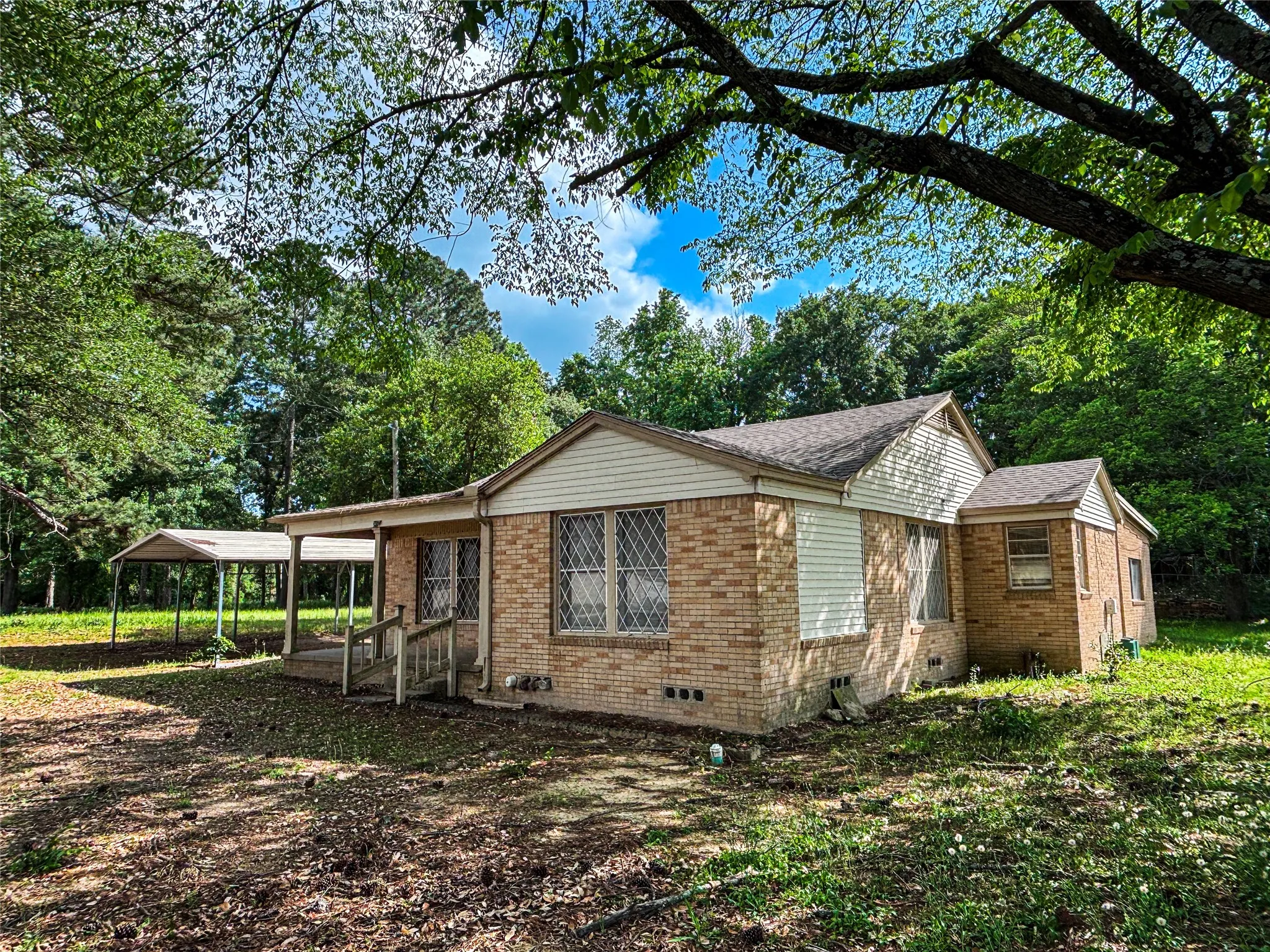 Single Family Residence For Sale in Titus County , 2431 N Jefferson, Mt Pleasant, Texas 75455, 4 Bedroom, 2 Bathroom, Garage spaces, 1,951 Sqft, built in 1950, Preowned, mls#21211098, Real Estate Agent in Mt Pleasant, Homes For Sale in Titus county, Homes For Sale in Mt Pleasant, Realtor in Mt Pleasant Texas, Real Estate Brokerage Independent Realty Texas, Luminita Cordes Realtor
