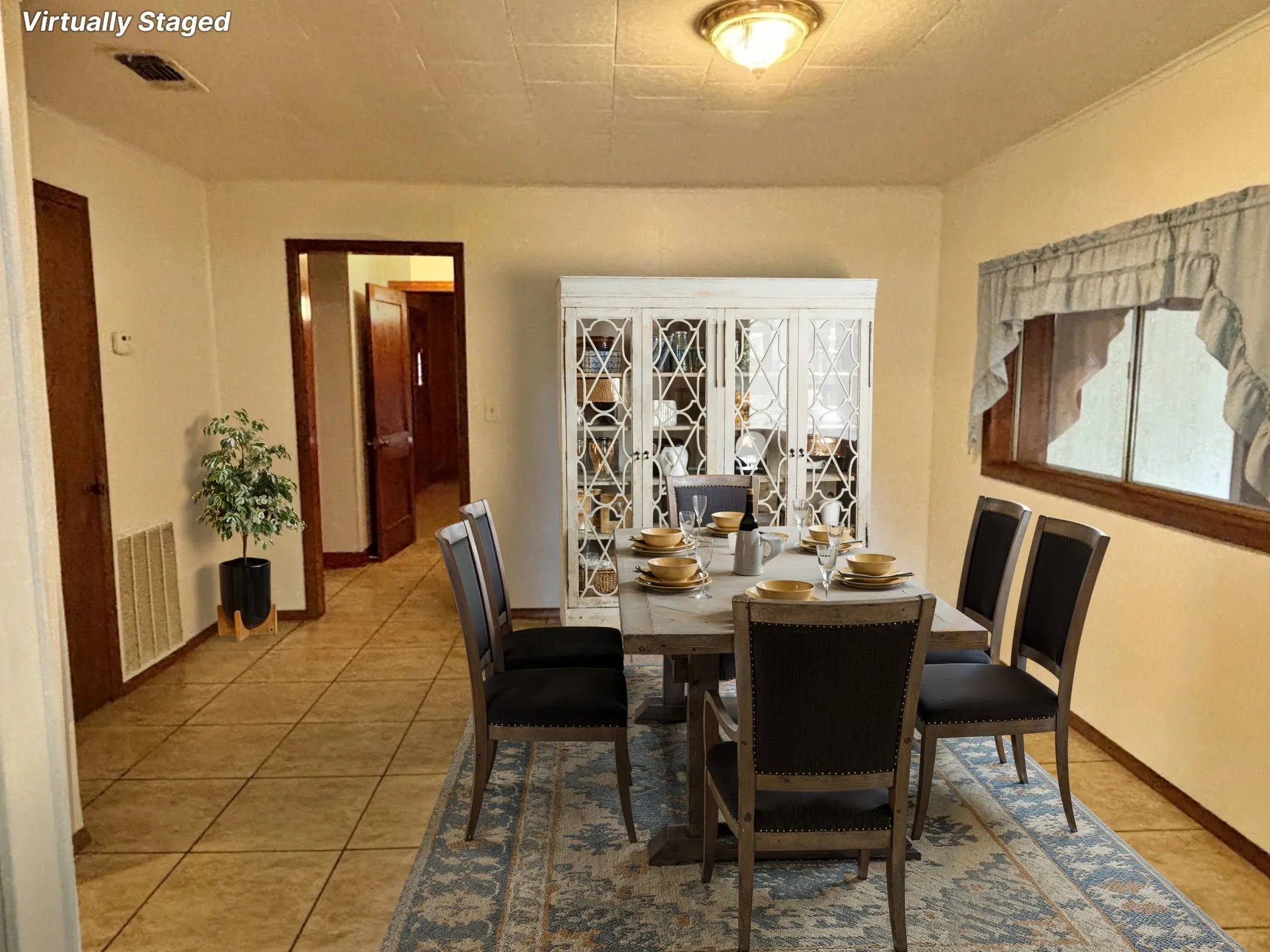 Single Family Residence For Sale in Titus County , 2431 N Jefferson, Mt Pleasant, Texas 75455, 4 Bedroom, 2 Bathroom, Garage spaces, 1,951 Sqft, built in 1950, Preowned, mls#21211098, Real Estate Agent in Mt Pleasant, Homes For Sale in Titus county, Homes For Sale in Mt Pleasant, Realtor in Mt Pleasant Texas, Real Estate Brokerage Independent Realty Texas, Luminita Cordes Realtor