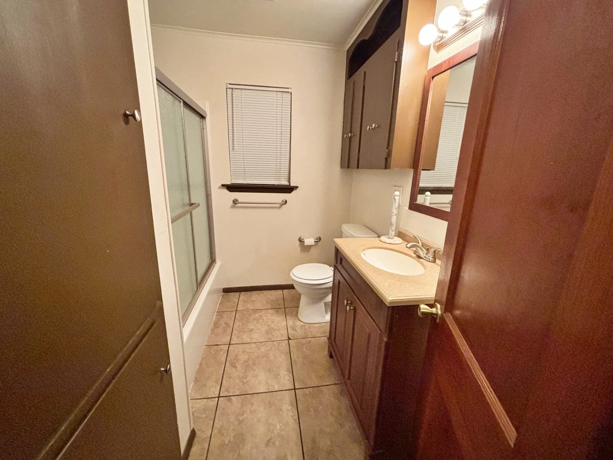 Single Family Residence For Sale in Titus County , 2431 N Jefferson, Mt Pleasant, Texas 75455, 4 Bedroom, 2 Bathroom, Garage spaces, 1,951 Sqft, built in 1950, Preowned, mls#21211098, Real Estate Agent in Mt Pleasant, Homes For Sale in Titus county, Homes For Sale in Mt Pleasant, Realtor in Mt Pleasant Texas, Real Estate Brokerage Independent Realty Texas, Luminita Cordes Realtor