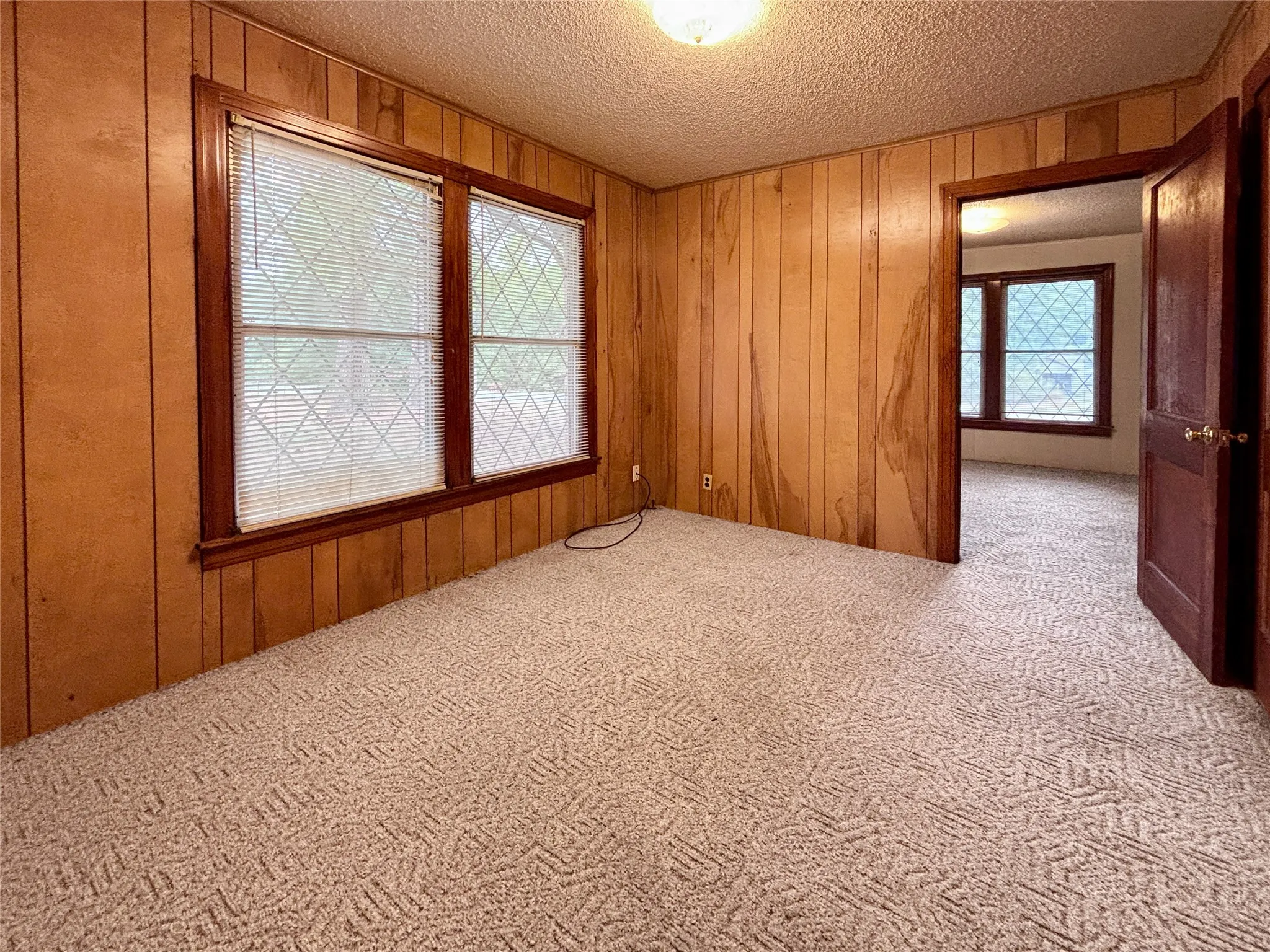 Single Family Residence For Sale in Titus County , 2431 N Jefferson, Mt Pleasant, Texas 75455, 4 Bedroom, 2 Bathroom, Garage spaces, 1,951 Sqft, built in 1950, Preowned, mls#21211098, Real Estate Agent in Mt Pleasant, Homes For Sale in Titus county, Homes For Sale in Mt Pleasant, Realtor in Mt Pleasant Texas, Real Estate Brokerage Independent Realty Texas, Luminita Cordes Realtor