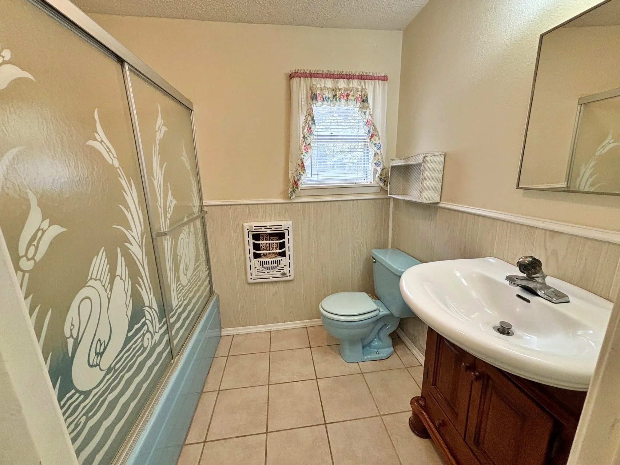 Single Family Residence For Sale in Titus County , 2431 N Jefferson, Mt Pleasant, Texas 75455, 4 Bedroom, 2 Bathroom, Garage spaces, 1,951 Sqft, built in 1950, Preowned, mls#21211098, Real Estate Agent in Mt Pleasant, Homes For Sale in Titus county, Homes For Sale in Mt Pleasant, Realtor in Mt Pleasant Texas, Real Estate Brokerage Independent Realty Texas, Luminita Cordes Realtor