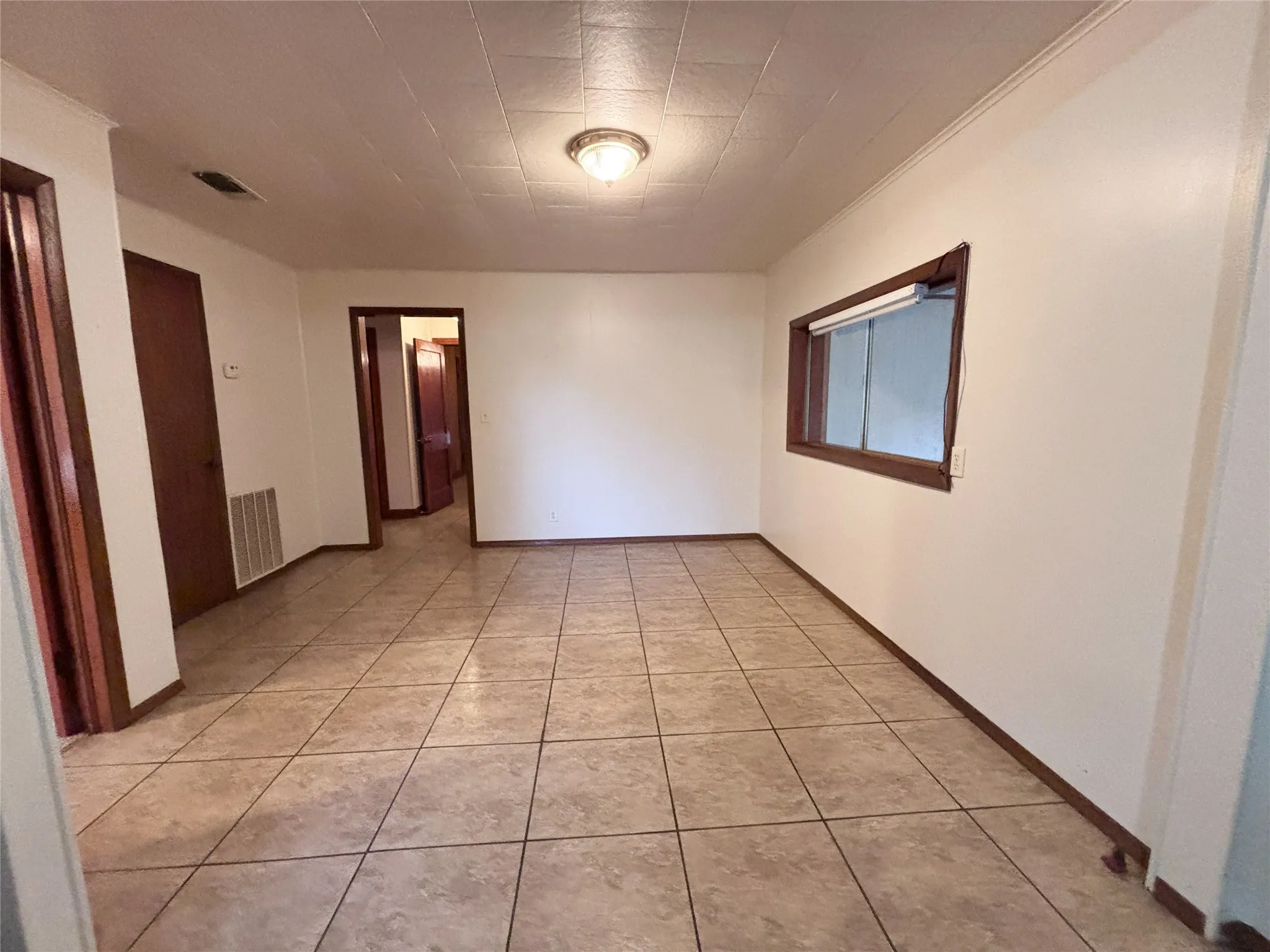 Single Family Residence For Sale in Titus County , 2431 N Jefferson, Mt Pleasant, Texas 75455, 4 Bedroom, 2 Bathroom, Garage spaces, 1,951 Sqft, built in 1950, Preowned, mls#21211098, Real Estate Agent in Mt Pleasant, Homes For Sale in Titus county, Homes For Sale in Mt Pleasant, Realtor in Mt Pleasant Texas, Real Estate Brokerage Independent Realty Texas, Luminita Cordes Realtor