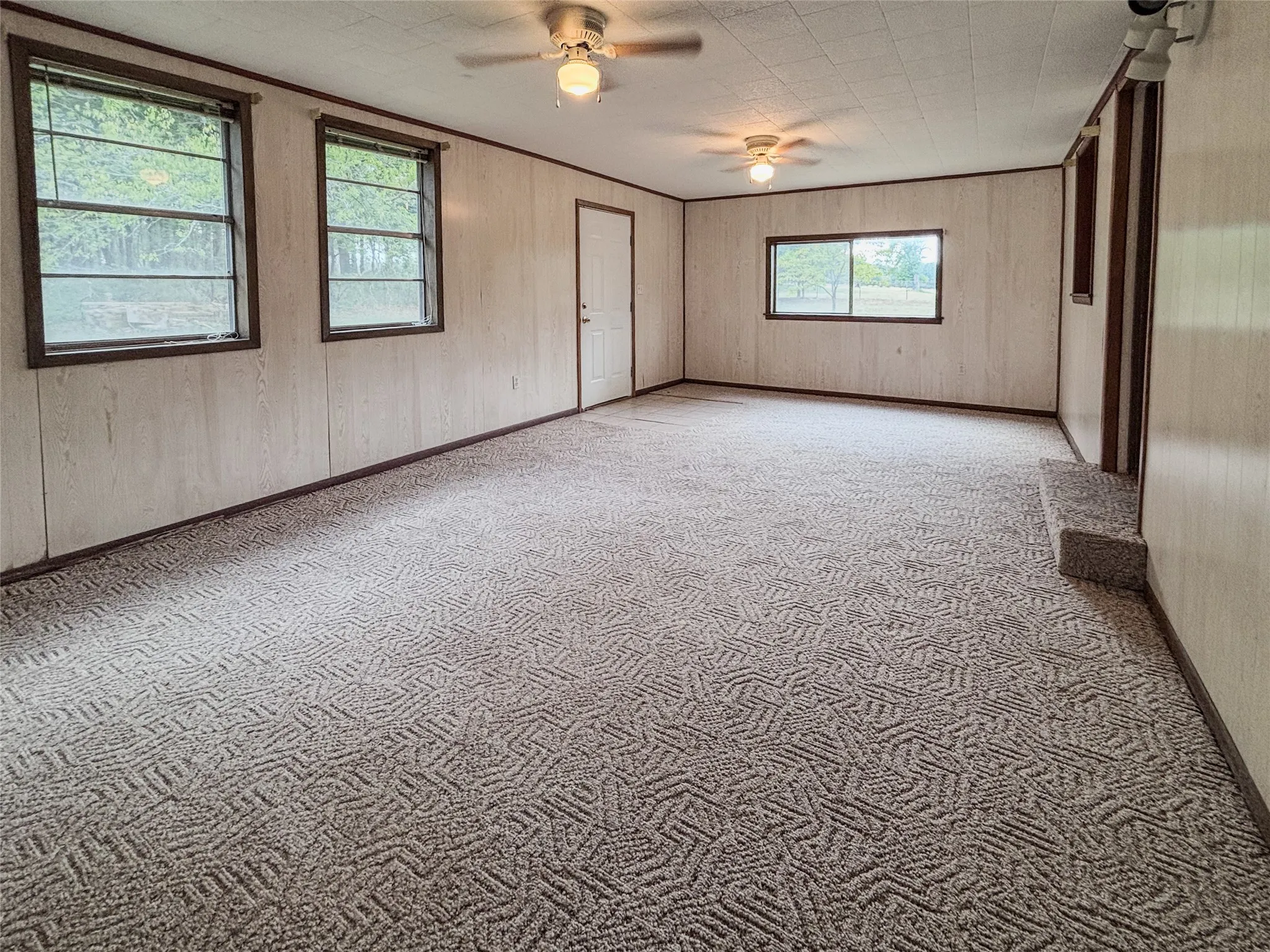 Single Family Residence For Sale in Titus County , 2431 N Jefferson, Mt Pleasant, Texas 75455, 4 Bedroom, 2 Bathroom, Garage spaces, 1,951 Sqft, built in 1950, Preowned, mls#21211098, Real Estate Agent in Mt Pleasant, Homes For Sale in Titus county, Homes For Sale in Mt Pleasant, Realtor in Mt Pleasant Texas, Real Estate Brokerage Independent Realty Texas, Luminita Cordes Realtor