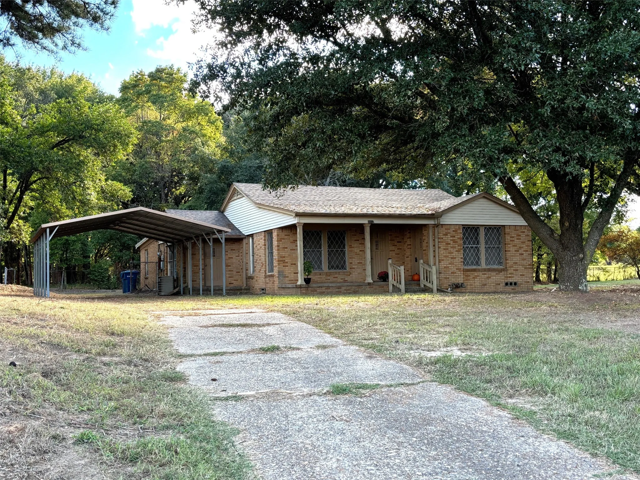 Single Family Residence For Sale in Titus County , 2431 N Jefferson, Mt Pleasant, Texas 75455, 4 Bedroom, 2 Bathroom, Garage spaces, 1,951 Sqft, built in 1950, Preowned, mls#21211098, Real Estate Agent in Mt Pleasant, Homes For Sale in Titus county, Homes For Sale in Mt Pleasant, Realtor in Mt Pleasant Texas, Real Estate Brokerage Independent Realty Texas, Luminita Cordes Realtor