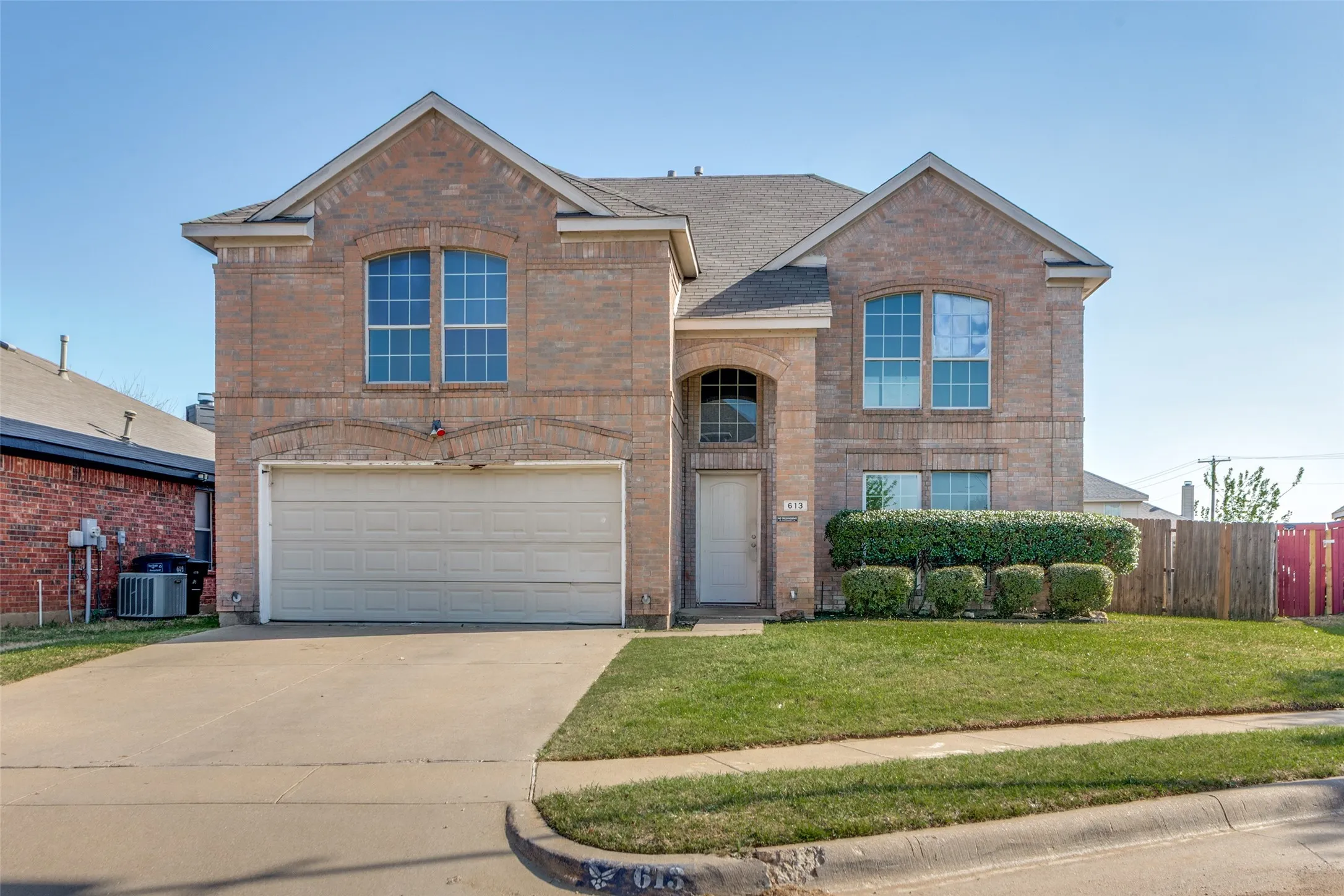 Single Family Residence For Sale in Tarrant County , 613 Prairie Gulch Drive, Fort Worth, Texas 76140, 4 Bedroom, 3 Bathroom, 2 Garage spaces, 2,524 Sqft, built in 2002, mls#21212578, Real Estate Agent in Fort Worth, Homes For Sale in Tarrant county, Homes For Sale in Fort Worth, Realtor in Fort Worth Texas, Real Estate Brokerage Independent Realty Texas, Luminita Cordes Realtor