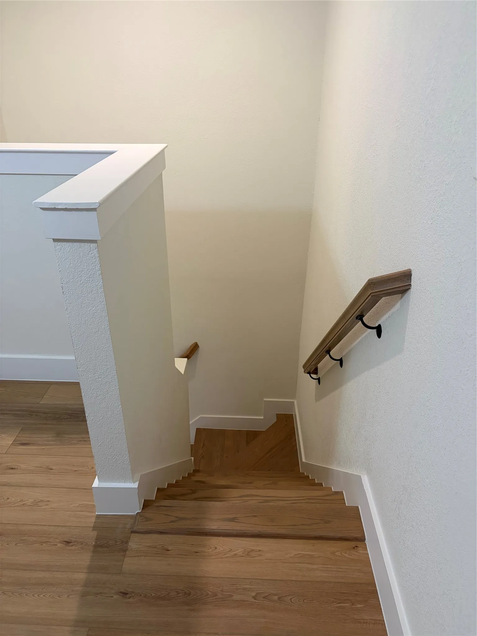 Condominium For Rent in Dallas County , 5550 Spring Valley Road E23, Dallas, Texas 75254, 2 Bedroom, 2 Bathroom, Garage spaces, 1,012 Sqft, built in 1983, mls#21212647, Real Estate Agent in Dallas, Homes For Rent in Dallas county, Homes For Rent in Dallas, Realtor in Dallas Texas, Real Estate Brokerage Independent Realty Texas, Luminita Cordes Realtor