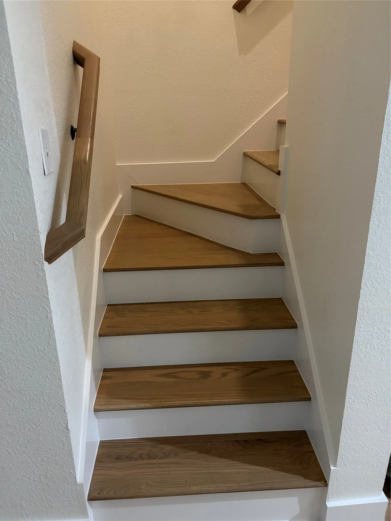 Condominium For Rent in Dallas County , 5550 Spring Valley Road E23, Dallas, Texas 75254, 2 Bedroom, 2 Bathroom, Garage spaces, 1,012 Sqft, built in 1983, mls#21212647, Real Estate Agent in Dallas, Homes For Rent in Dallas county, Homes For Rent in Dallas, Realtor in Dallas Texas, Real Estate Brokerage Independent Realty Texas, Luminita Cordes Realtor