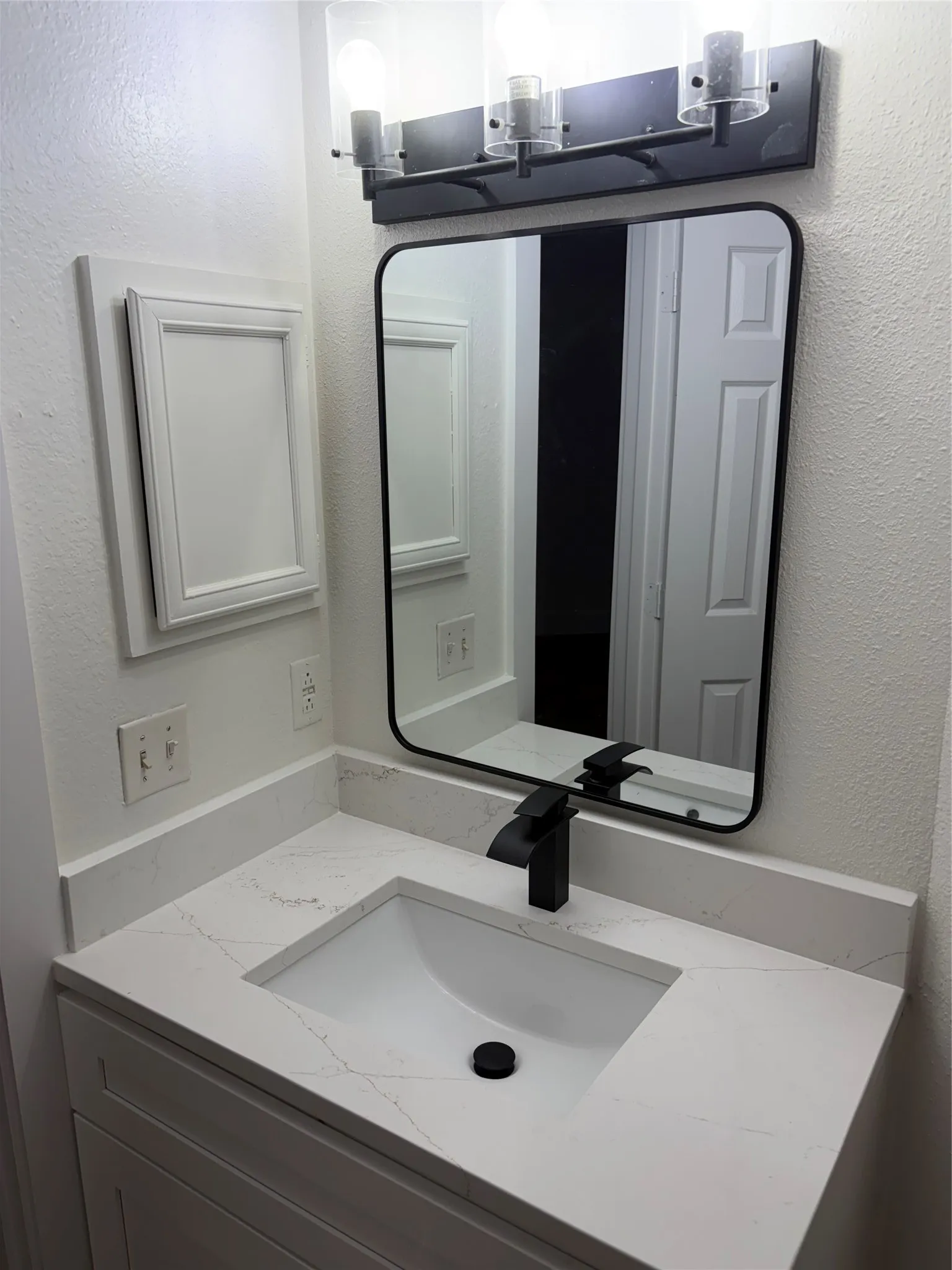 Condominium For Rent in Dallas County , 5550 Spring Valley Road E23, Dallas, Texas 75254, 2 Bedroom, 2 Bathroom, Garage spaces, 1,012 Sqft, built in 1983, mls#21212647, Real Estate Agent in Dallas, Homes For Rent in Dallas county, Homes For Rent in Dallas, Realtor in Dallas Texas, Real Estate Brokerage Independent Realty Texas, Luminita Cordes Realtor