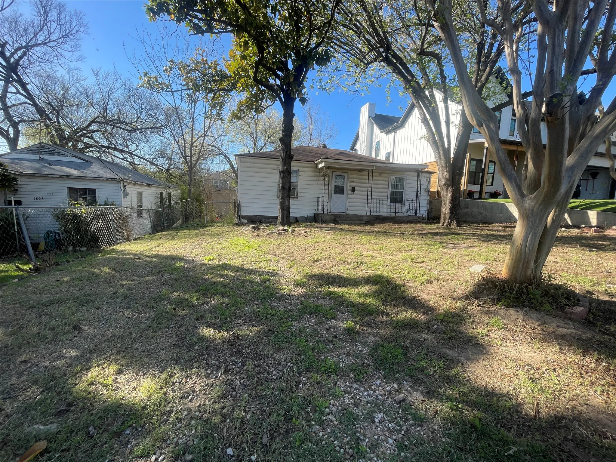 Single Family Residence For Sale in Dallas County , 1805 Lucerne Street, Dallas, Texas 75214, 2 Bedroom, 1 Bathroom, Garage spaces, 1,224 Sqft, built in 1953, Preowned, mls#21212701, Real Estate Agent in Dallas, Homes For Sale in Dallas county, Homes For Sale in Dallas, Realtor in Dallas Texas, Real Estate Brokerage Independent Realty Texas, Luminita Cordes Realtor