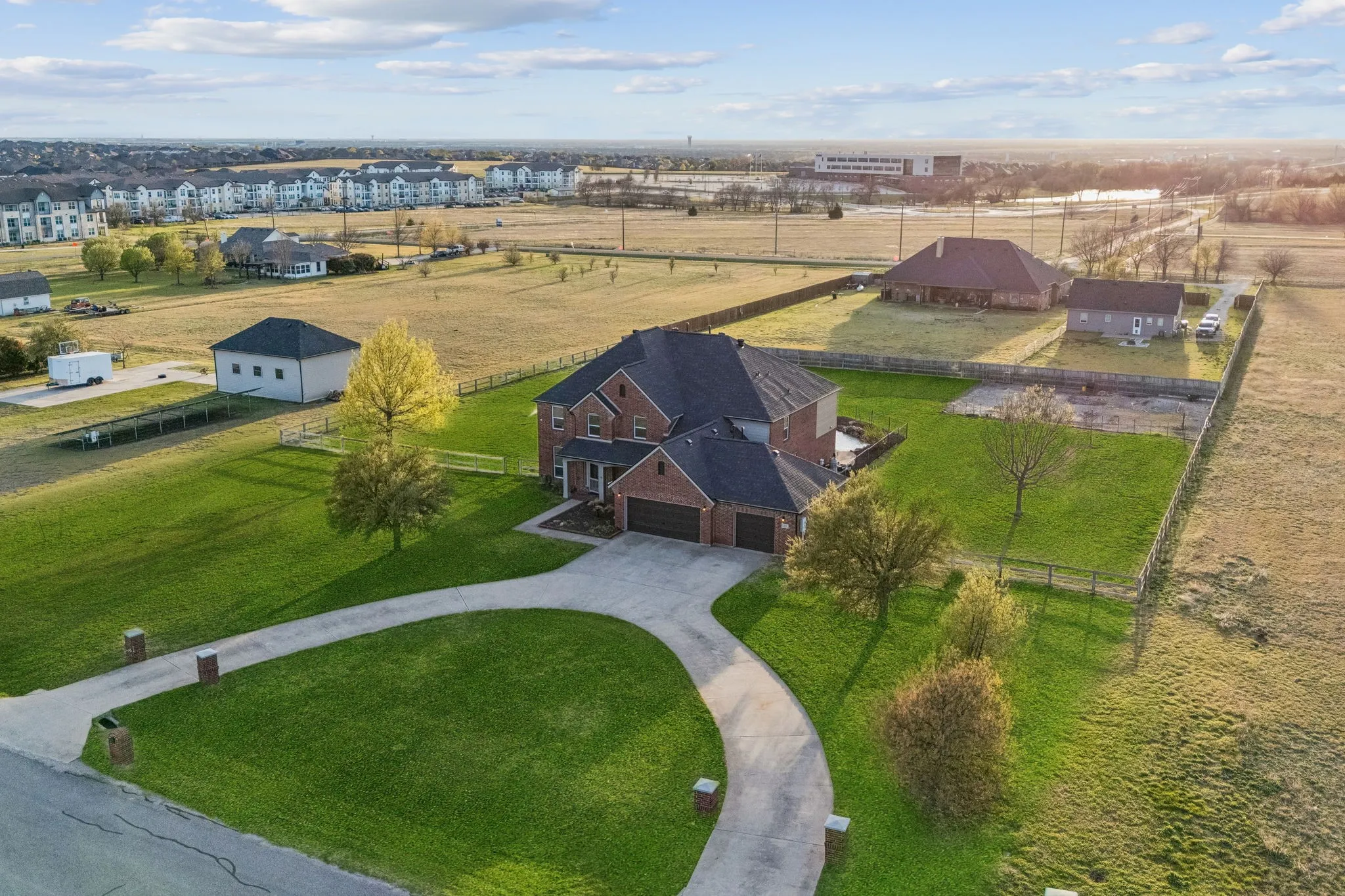 Single Family Residence For Sale in Collin County , 5121 Summerview Lane, Celina, Texas 75009, 5 Bedroom, 4 Bathroom, 3 Garage spaces, 4,304 Sqft, built in 2005, Preowned, mls#21211887, Real Estate Agent in Celina, Homes For Sale in Collin county, Homes For Sale in Celina, Realtor in Celina Texas, Real Estate Brokerage Independent Realty Texas, Luminita Cordes Realtor