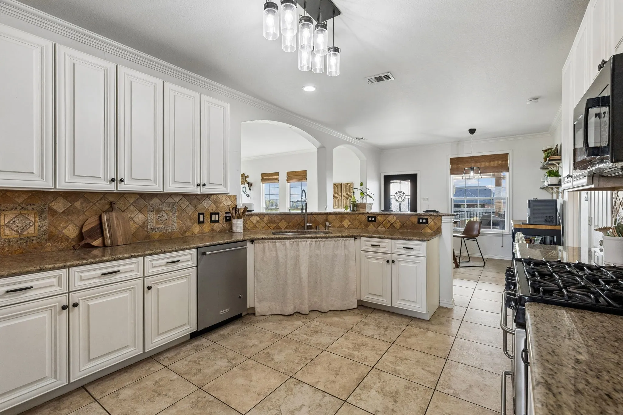 Single Family Residence For Sale in Collin County , 5121 Summerview Lane, Celina, Texas 75009, 5 Bedroom, 4 Bathroom, 3 Garage spaces, 4,304 Sqft, built in 2005, Preowned, mls#21211887, Real Estate Agent in Celina, Homes For Sale in Collin county, Homes For Sale in Celina, Realtor in Celina Texas, Real Estate Brokerage Independent Realty Texas, Luminita Cordes Realtor