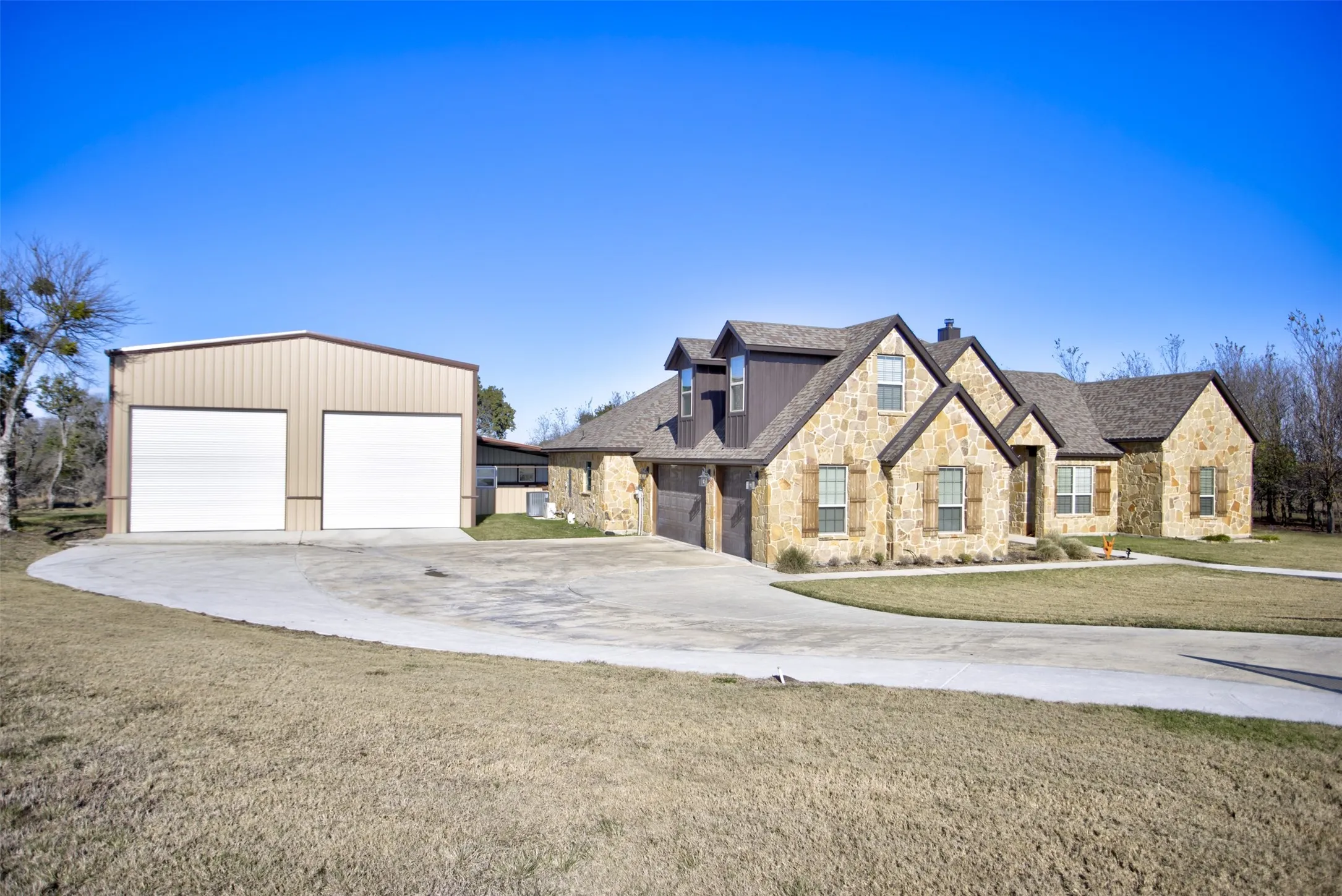 Single Family Residence For Sale in Parker County , 704 Hayden Way, Aledo, Texas 76008, 5 Bedrooms, 3 Bathrooms, 3 Garage spaces, 3,604 Sqft, built in 2022, Preowned, Price $925,000, mls#21210150, Real Estate Agent in Aledo, Homes For Sale in Parker county, Homes For Sale in Aledo, Realtor in Aledo Texas, Real Estate Brokerage Independent Realty Texas, Luminita Cordes Realtor