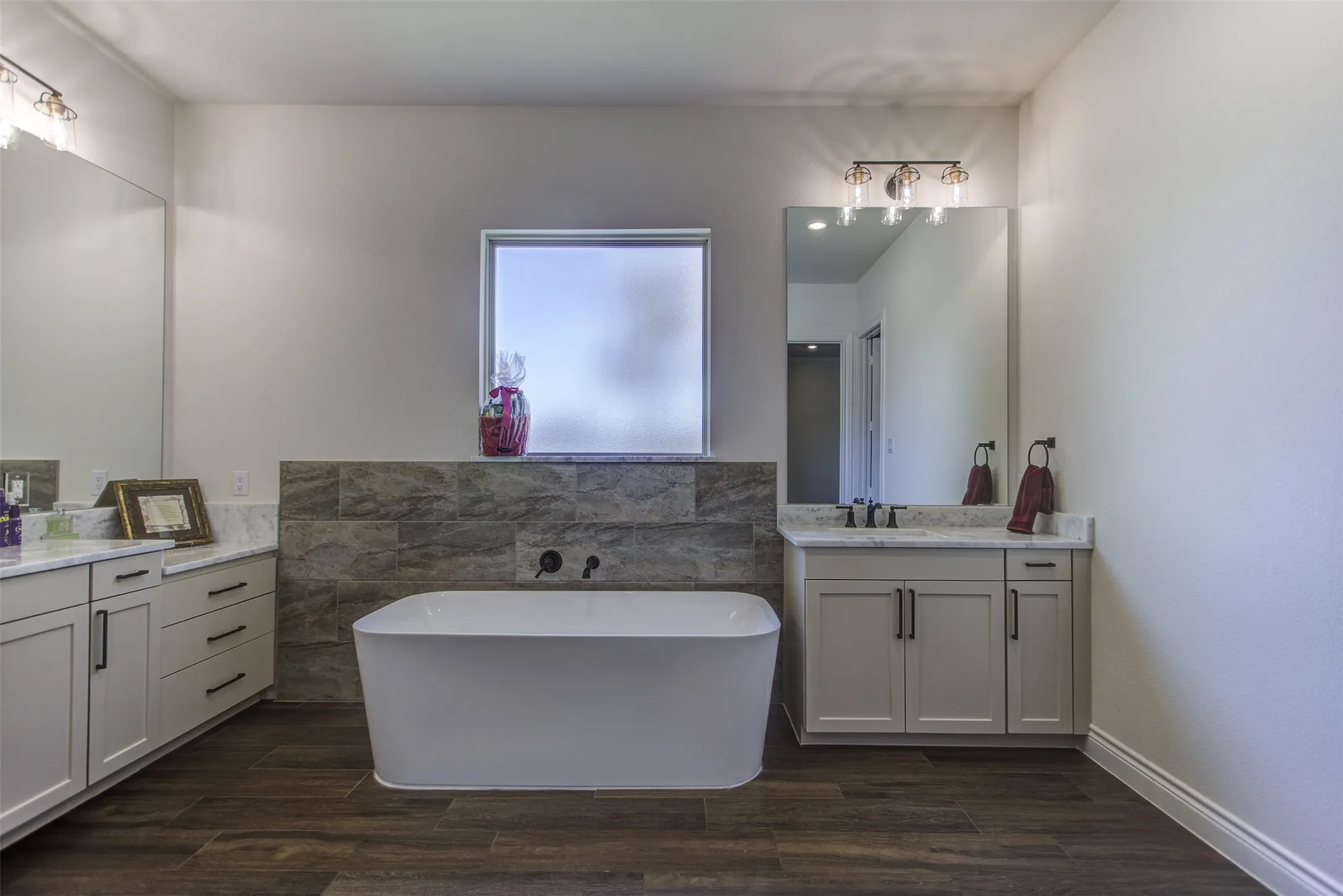 Single Family Residence For Sale in Parker County , 704 Hayden Way, Aledo, Texas 76008, 5 Bedrooms, 3 Bathrooms, 3 Garage spaces, 3,604 Sqft, built in 2022, Preowned, Price $925,000, mls#21210150, Real Estate Agent in Aledo, Homes For Sale in Parker county, Homes For Sale in Aledo, Realtor in Aledo Texas, Real Estate Brokerage Independent Realty Texas, Luminita Cordes Realtor