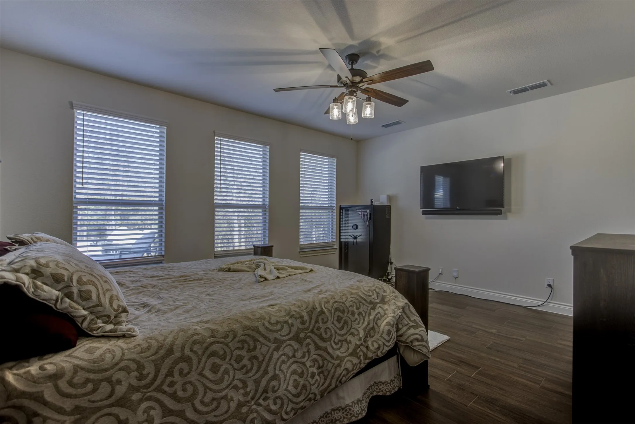Large room with multiple options. Set up as bedroom, could be game room, media room, play room, etc.