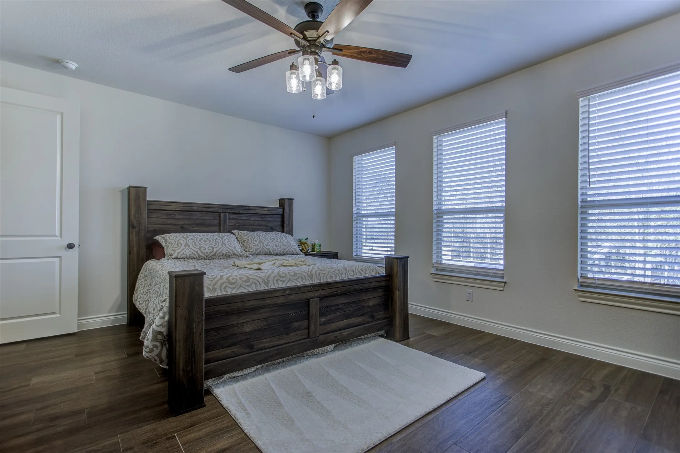 Single Family Residence For Sale in Parker County , 704 Hayden Way, Aledo, Texas 76008, 5 Bedrooms, 3 Bathrooms, 3 Garage spaces, 3,604 Sqft, built in 2022, Preowned, Price $925,000, mls#21210150, Real Estate Agent in Aledo, Homes For Sale in Parker county, Homes For Sale in Aledo, Realtor in Aledo Texas, Real Estate Brokerage Independent Realty Texas, Luminita Cordes Realtor