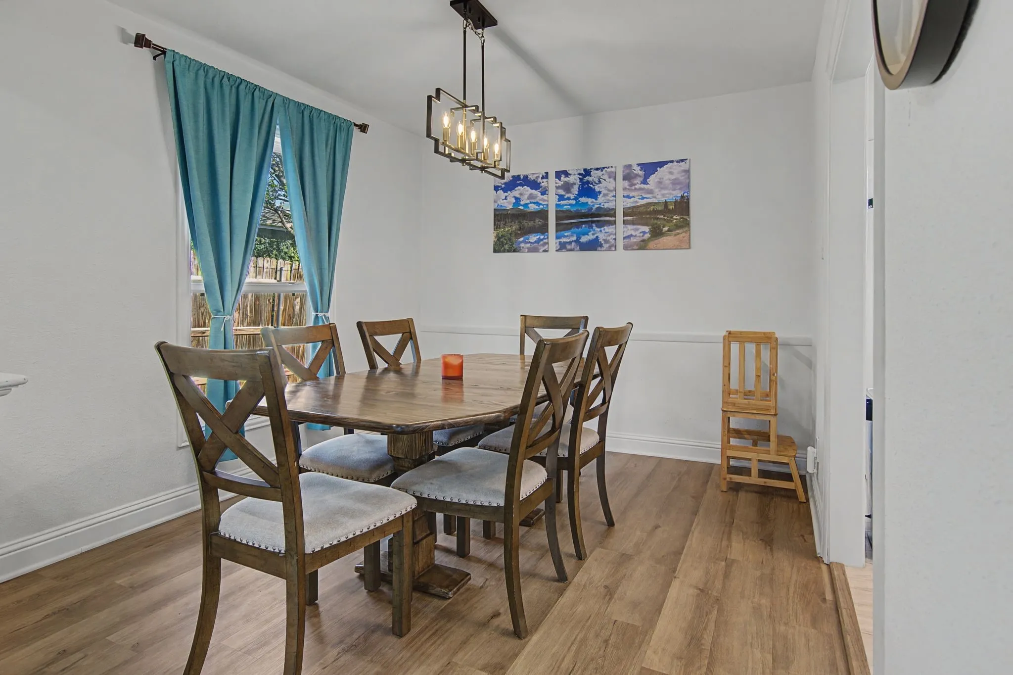 Single Family Residence For Sale in Dallas County , 307 S Lindale Lane, Richardson, Texas 75080, 3 Bedroom, 2 Bathroom, 2 Garage spaces, 1,666 Sqft, built in 1954, Preowned, mls#21211258, Real Estate Agent in Richardson, Homes For Sale in Dallas county, Homes For Sale in Richardson, Realtor in Richardson Texas, Real Estate Brokerage Independent Realty Texas, Luminita Cordes Realtor