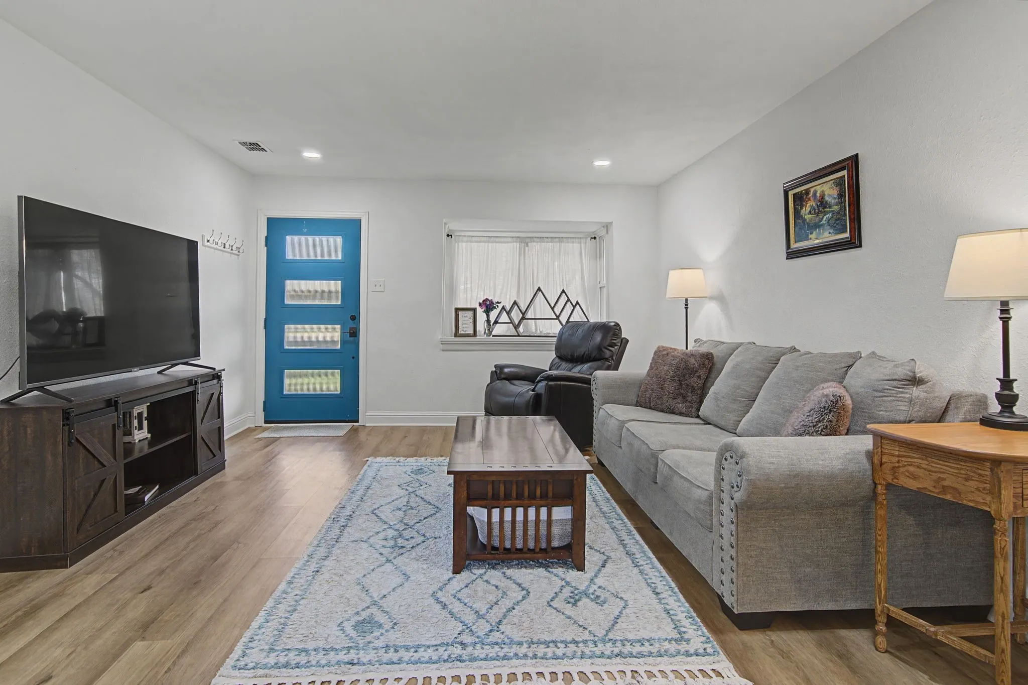 Single Family Residence For Sale in Dallas County , 307 S Lindale Lane, Richardson, Texas 75080, 3 Bedroom, 2 Bathroom, 2 Garage spaces, 1,666 Sqft, built in 1954, Preowned, mls#21211258, Real Estate Agent in Richardson, Homes For Sale in Dallas county, Homes For Sale in Richardson, Realtor in Richardson Texas, Real Estate Brokerage Independent Realty Texas, Luminita Cordes Realtor