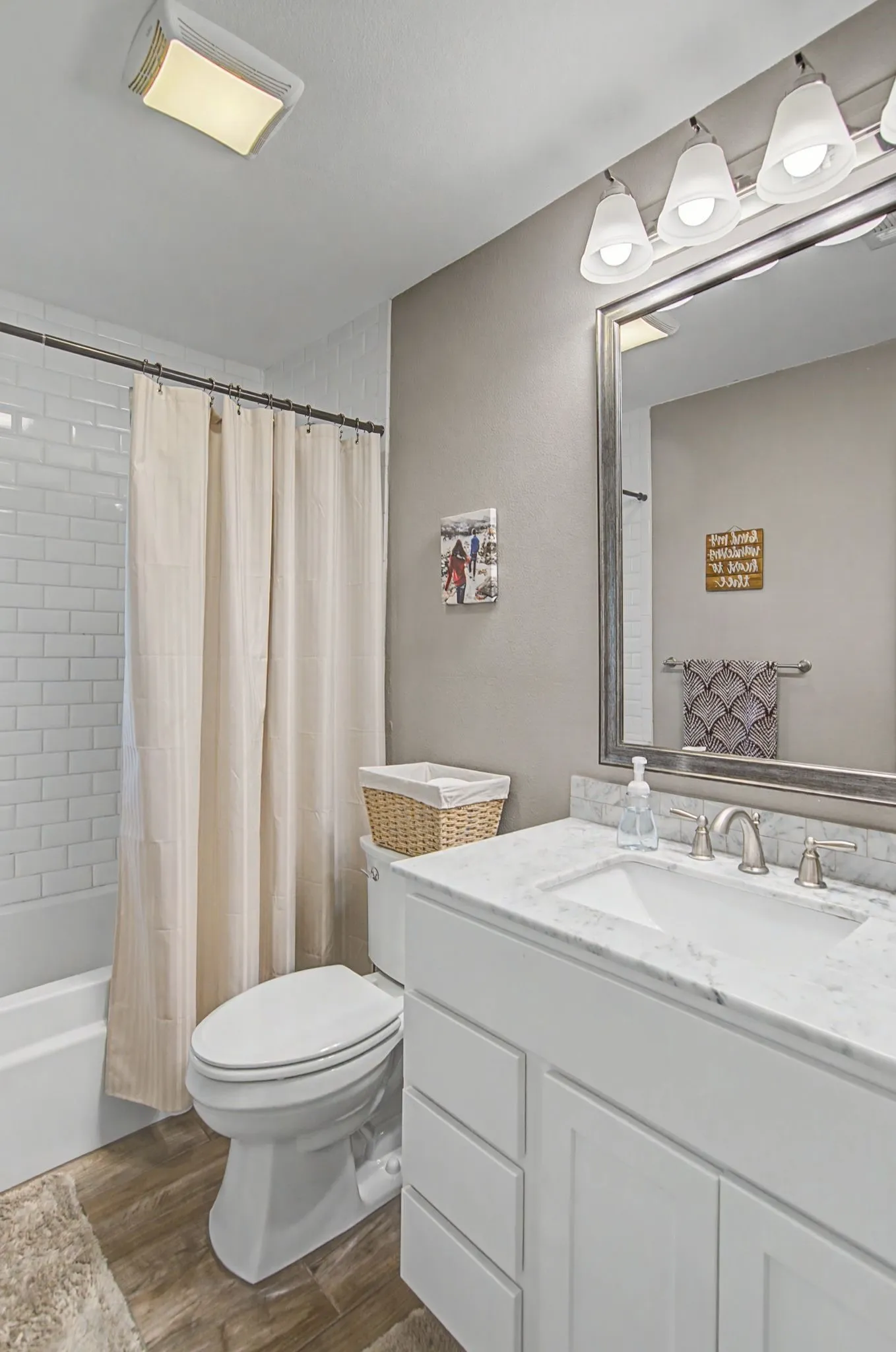 Single Family Residence For Sale in Dallas County , 307 S Lindale Lane, Richardson, Texas 75080, 3 Bedroom, 2 Bathroom, 2 Garage spaces, 1,666 Sqft, built in 1954, Preowned, mls#21211258, Real Estate Agent in Richardson, Homes For Sale in Dallas county, Homes For Sale in Richardson, Realtor in Richardson Texas, Real Estate Brokerage Independent Realty Texas, Luminita Cordes Realtor