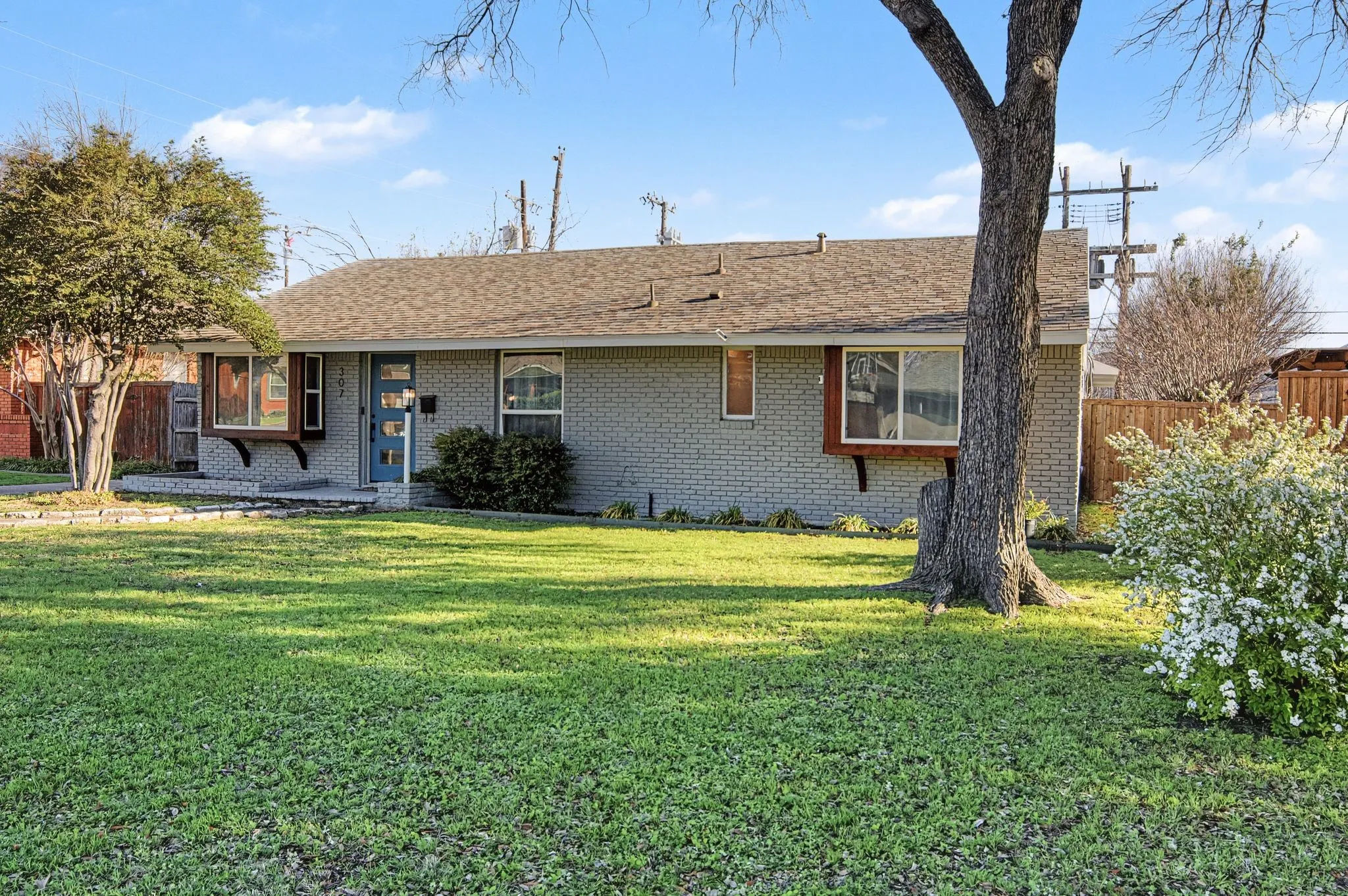 Single Family Residence For Sale in Dallas County , 307 S Lindale Lane, Richardson, Texas 75080, 3 Bedroom, 2 Bathroom, 2 Garage spaces, 1,666 Sqft, built in 1954, Preowned, mls#21211258, Real Estate Agent in Richardson, Homes For Sale in Dallas county, Homes For Sale in Richardson, Realtor in Richardson Texas, Real Estate Brokerage Independent Realty Texas, Luminita Cordes Realtor