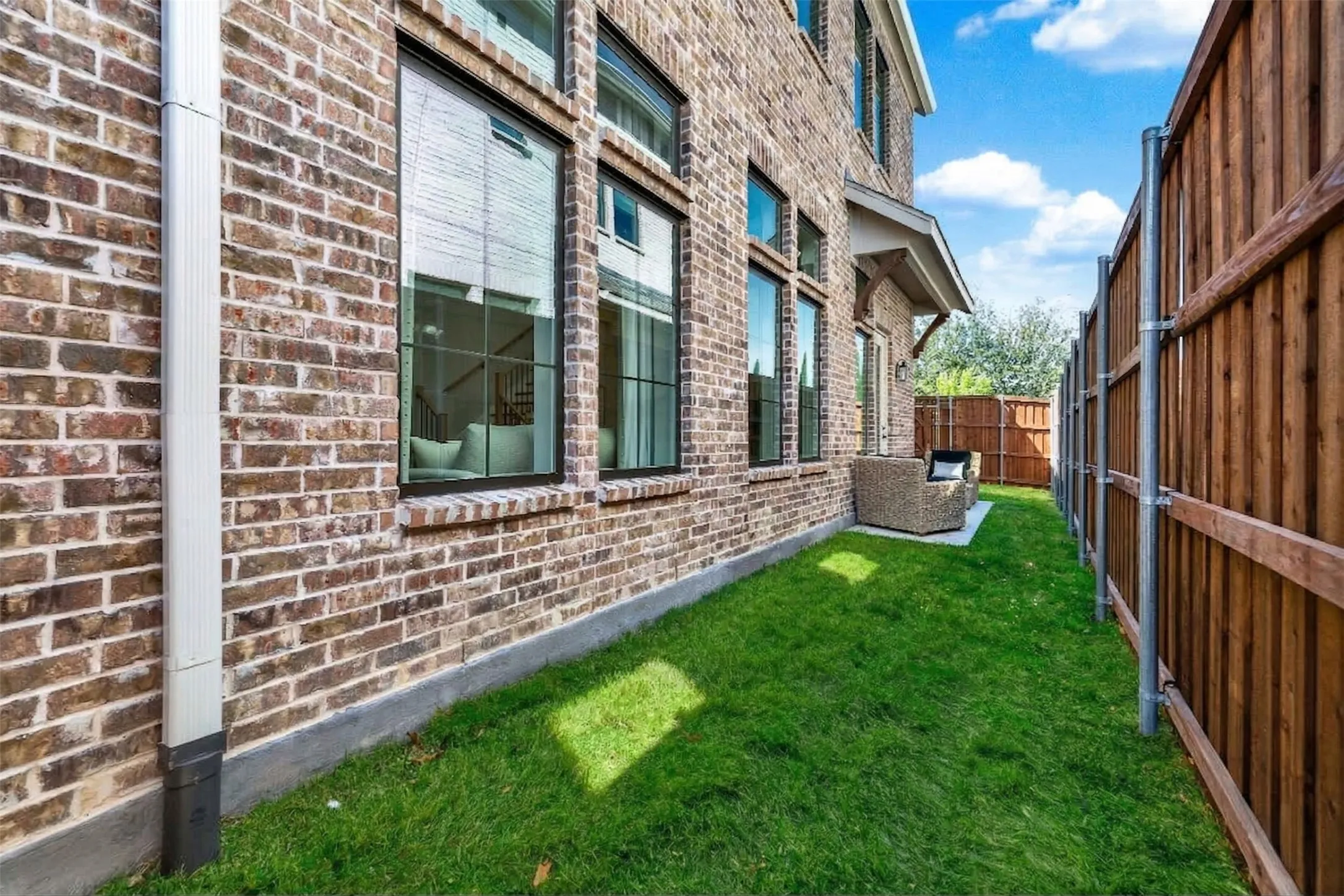 Townhouse For Sale in Denton County , 11965 Dahlia Bay Drive, Frisco, Texas 75033, 3 Bedroom, 3 Bathroom, 2 Garage spaces, 2,401 Sqft, built in 2024, Preowned, mls#21210628, Real Estate Agent in Frisco, Homes For Sale in Denton county, Homes For Sale in Frisco, Realtor in Frisco Texas, Real Estate Brokerage Independent Realty Texas, Luminita Cordes Realtor