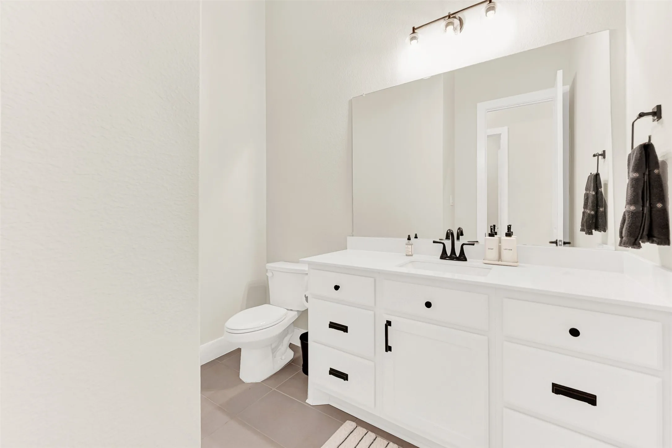 Townhouse For Sale in Denton County , 11965 Dahlia Bay Drive, Frisco, Texas 75033, 3 Bedroom, 3 Bathroom, 2 Garage spaces, 2,401 Sqft, built in 2024, Preowned, mls#21210628, Real Estate Agent in Frisco, Homes For Sale in Denton county, Homes For Sale in Frisco, Realtor in Frisco Texas, Real Estate Brokerage Independent Realty Texas, Luminita Cordes Realtor