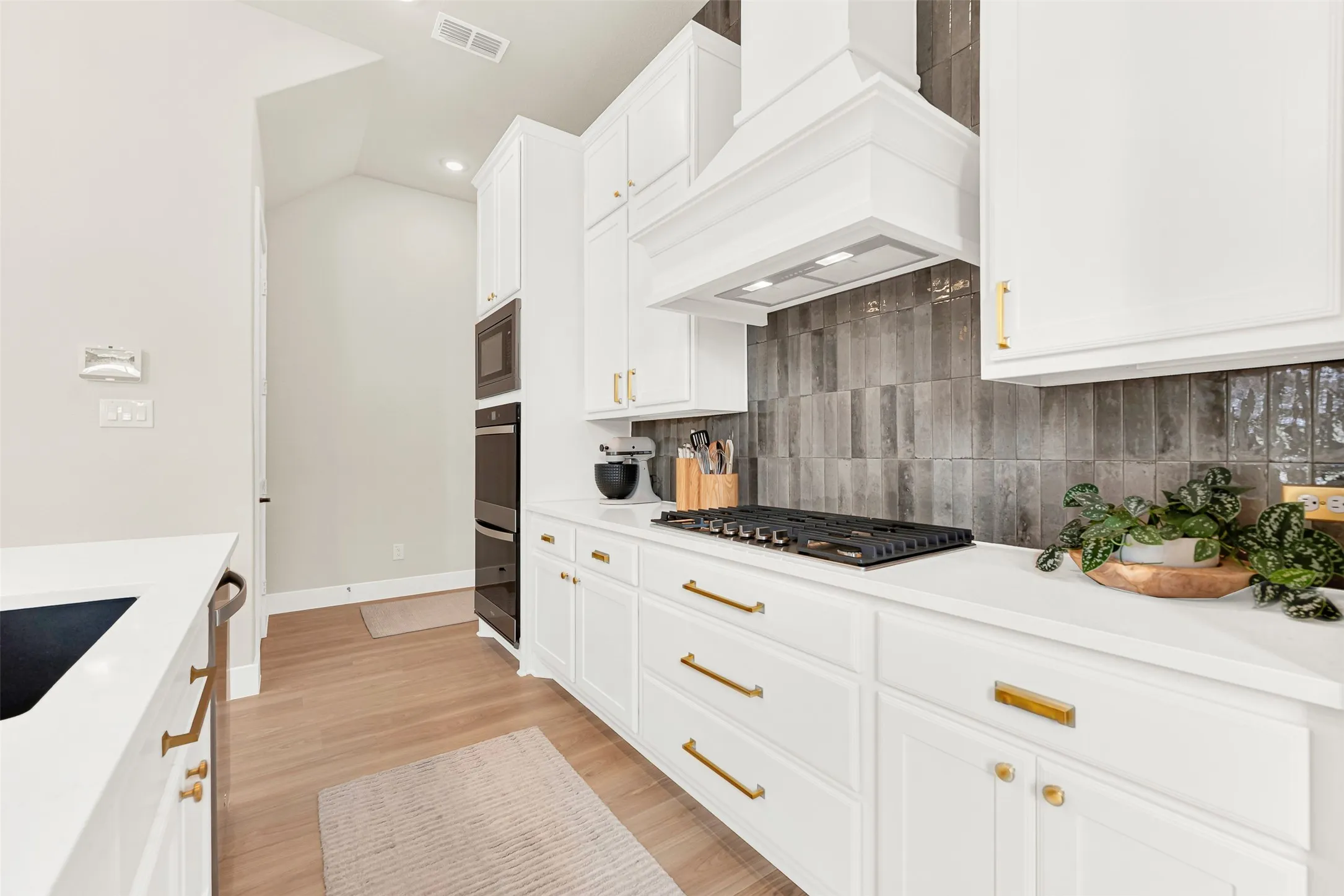 Townhouse For Sale in Denton County , 11965 Dahlia Bay Drive, Frisco, Texas 75033, 3 Bedroom, 3 Bathroom, 2 Garage spaces, 2,401 Sqft, built in 2024, Preowned, mls#21210628, Real Estate Agent in Frisco, Homes For Sale in Denton county, Homes For Sale in Frisco, Realtor in Frisco Texas, Real Estate Brokerage Independent Realty Texas, Luminita Cordes Realtor